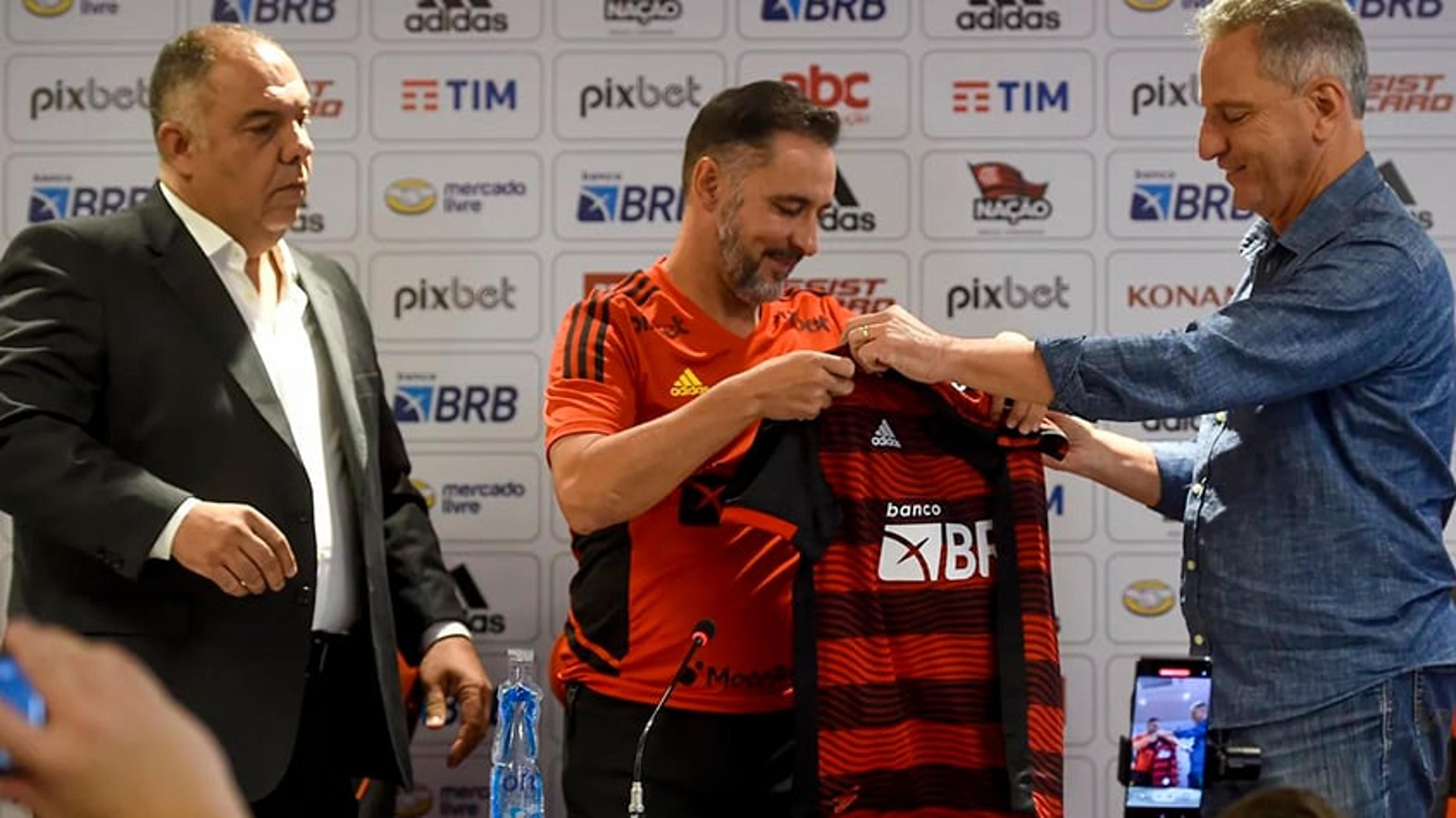 VÍDEO: Vitor Pereira, técnico do Flamengo, comenta ‘sombra’ de Jorge Jesus e amizade com o treinador