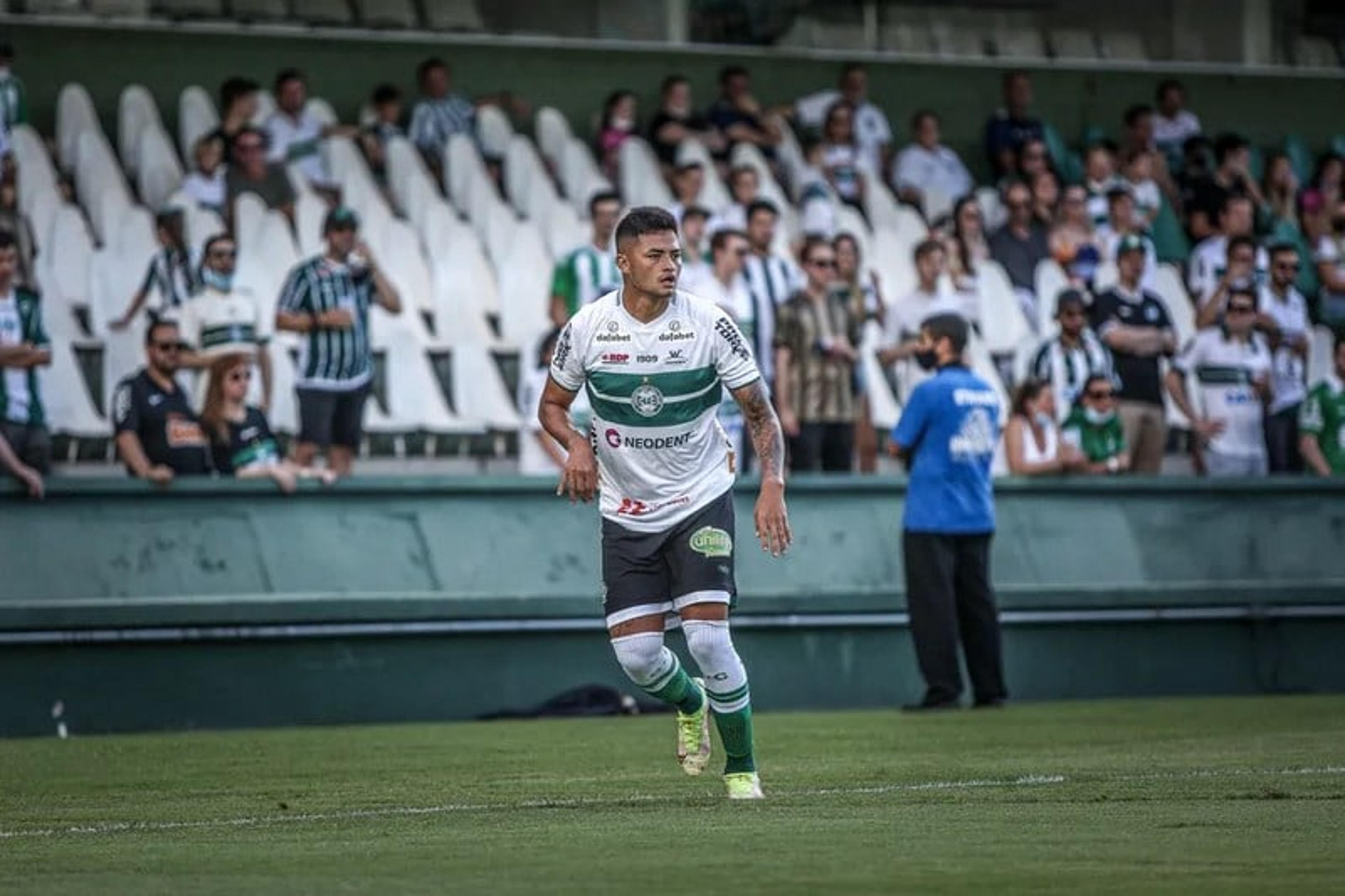 Val encaminha saída do Coritiba e acerta com clube do futebol português