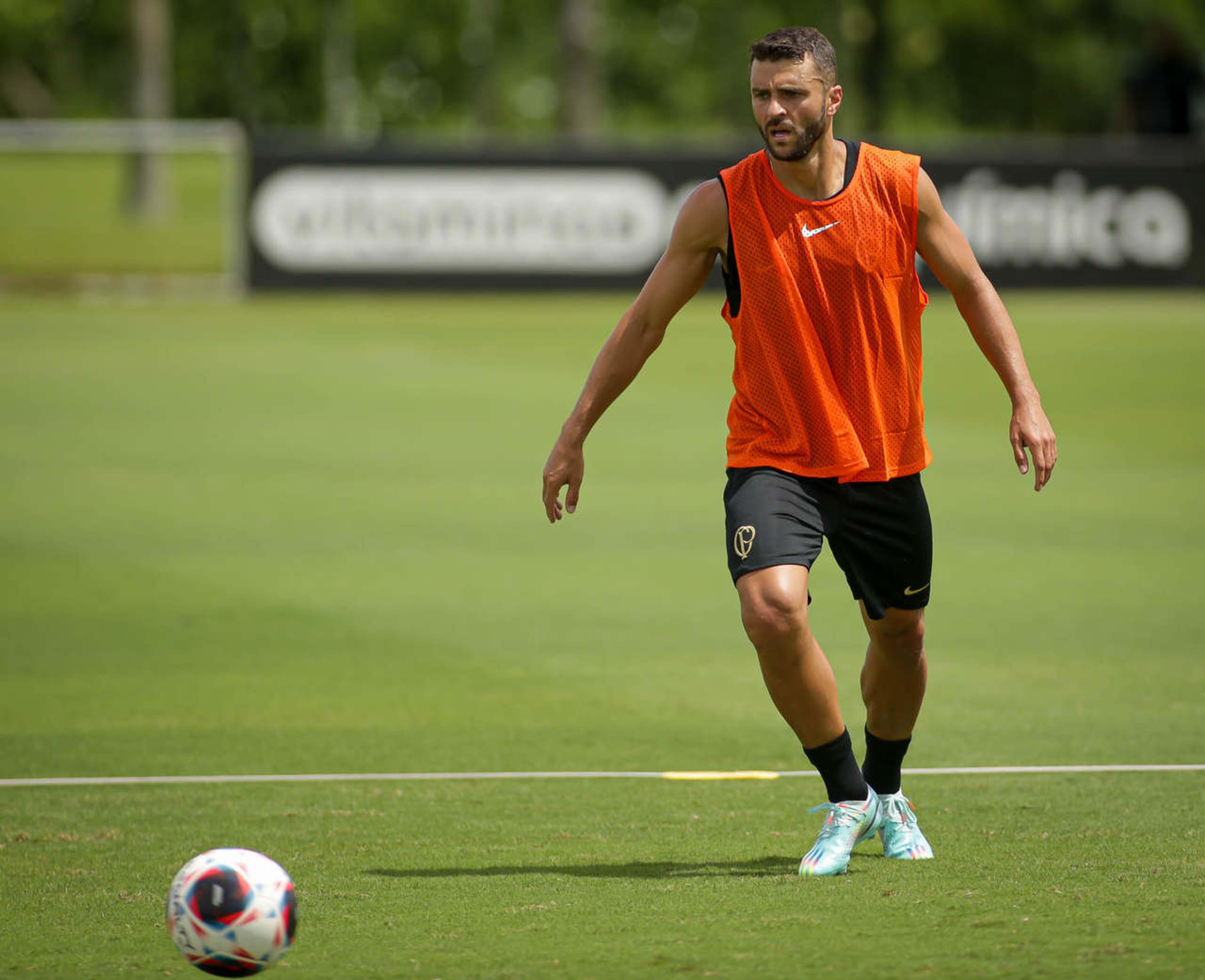 Dirigente do Corinthians dispara contra Júnior Moraes: ‘Covarde e mentiroso’