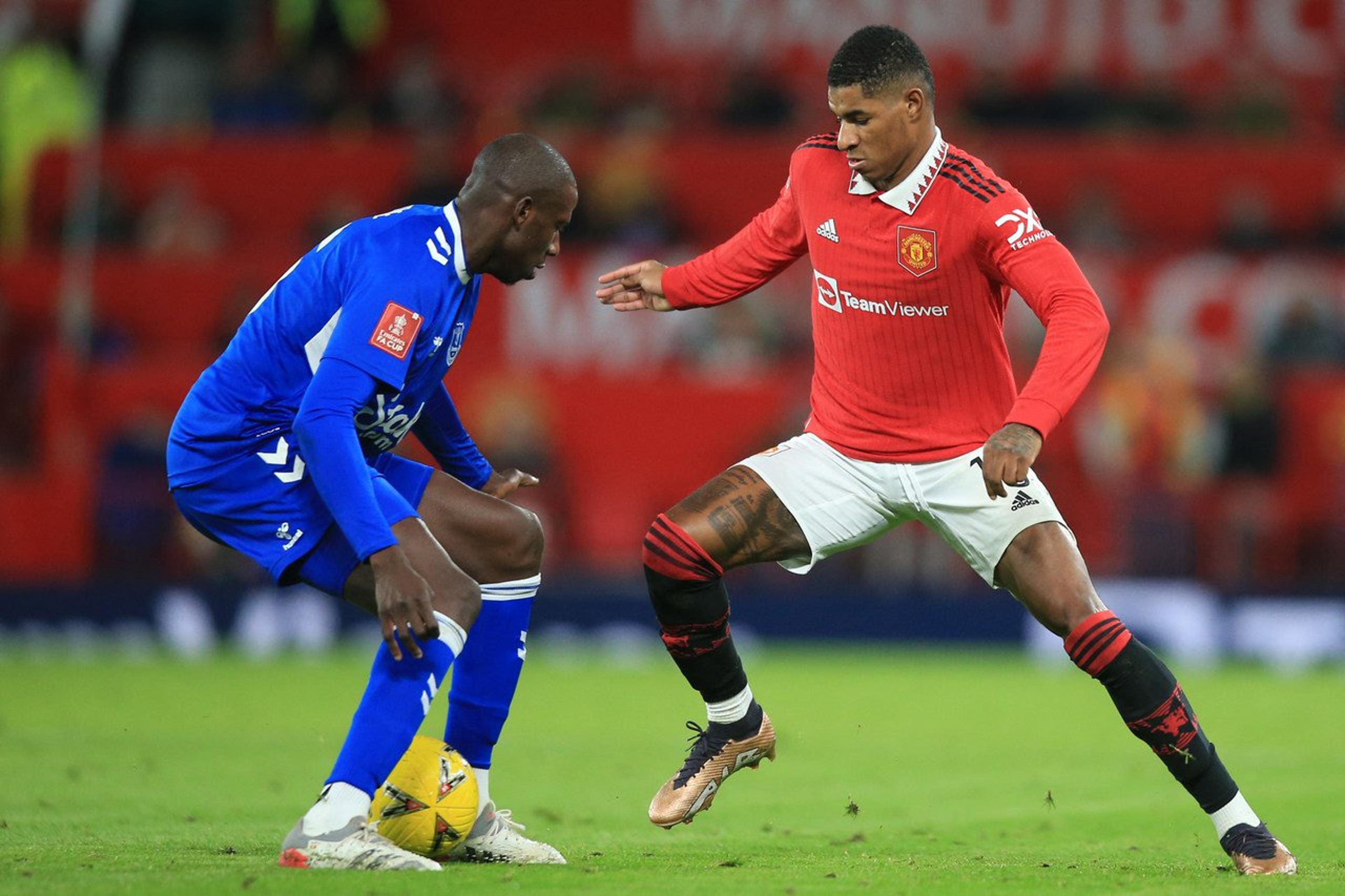 Manchester United x Everton: onde assistir, horário e prováveis escalações do jogo pela Premier League