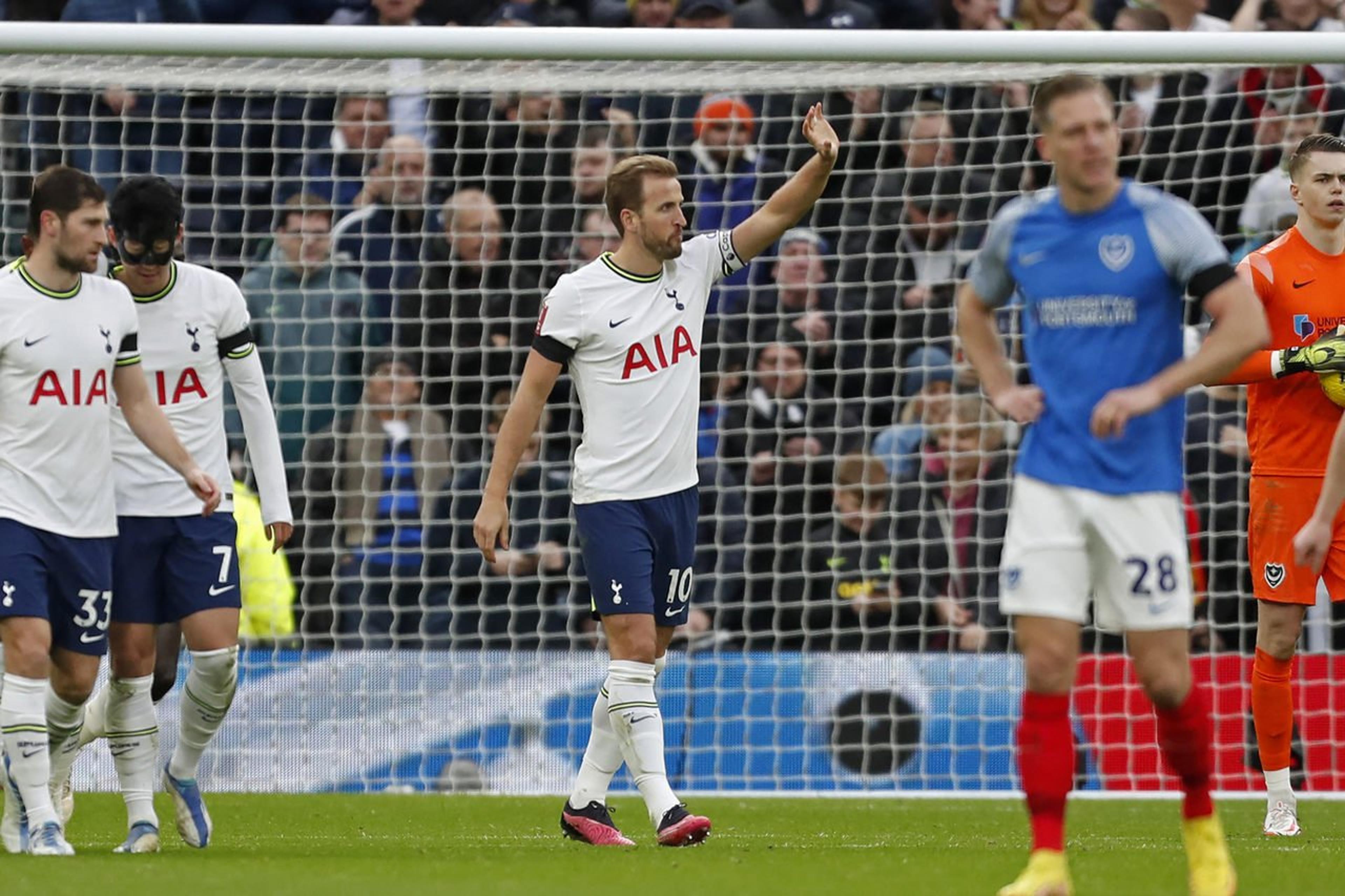 Com golaço de Harry Kane, Tottenham elimina time da terceira divisão na Copa da Inglaterra