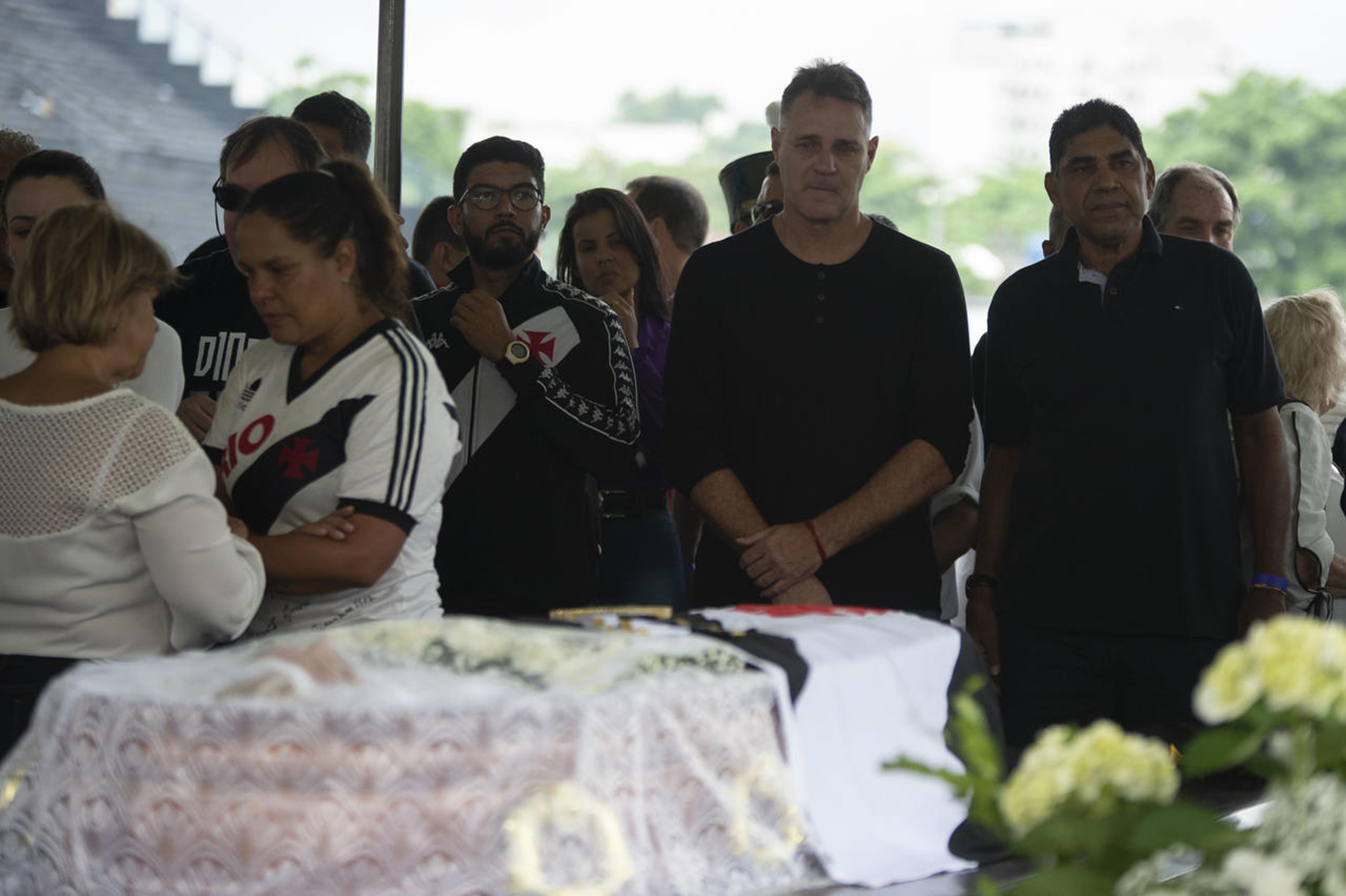 Carlos Germano se despede de Roberto Dinamite destacando a importância do ídolo para sua carreira no Vasco