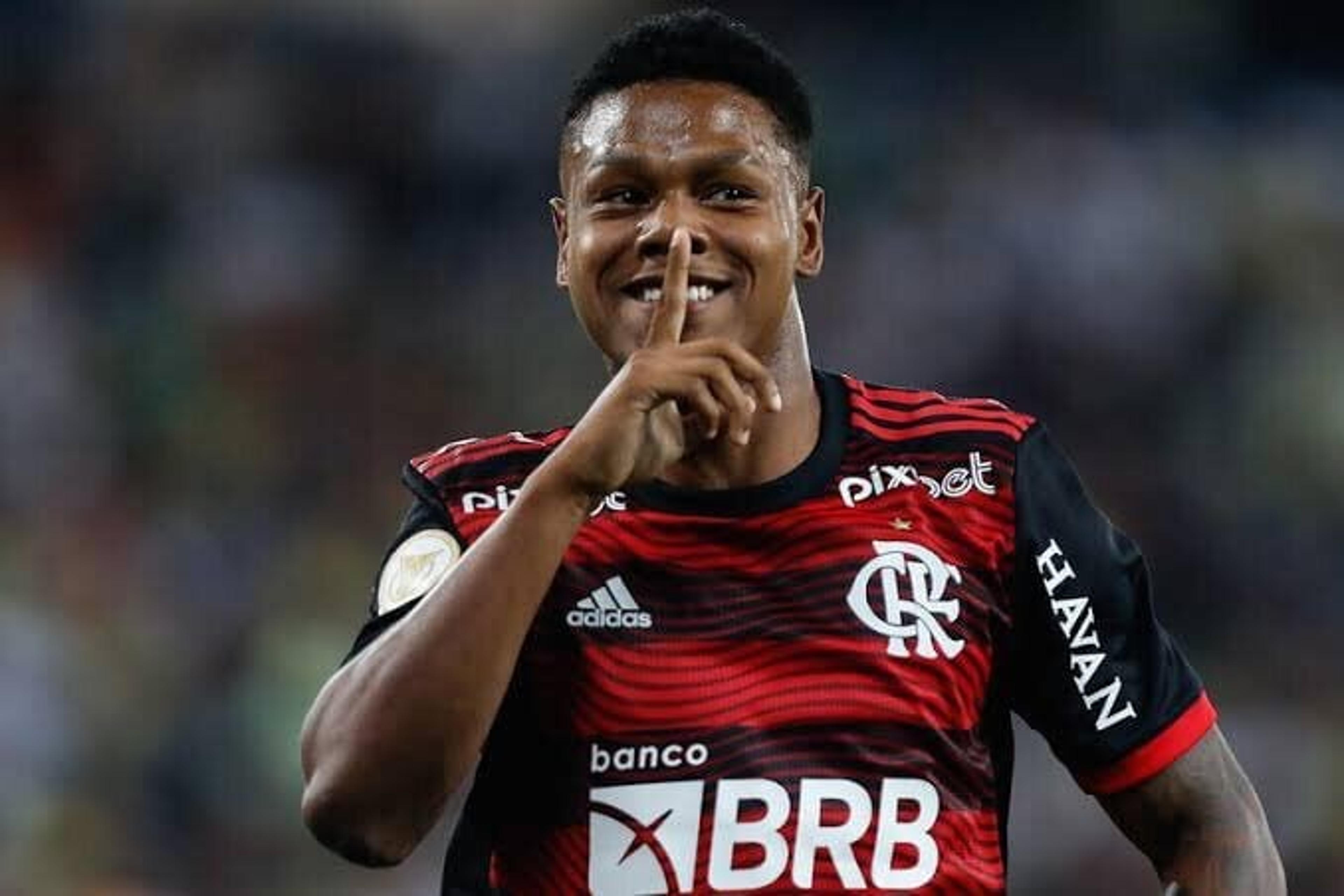 Joia do Flamengo afasta especulações sobre saída: ‘Minha temporada será aqui’