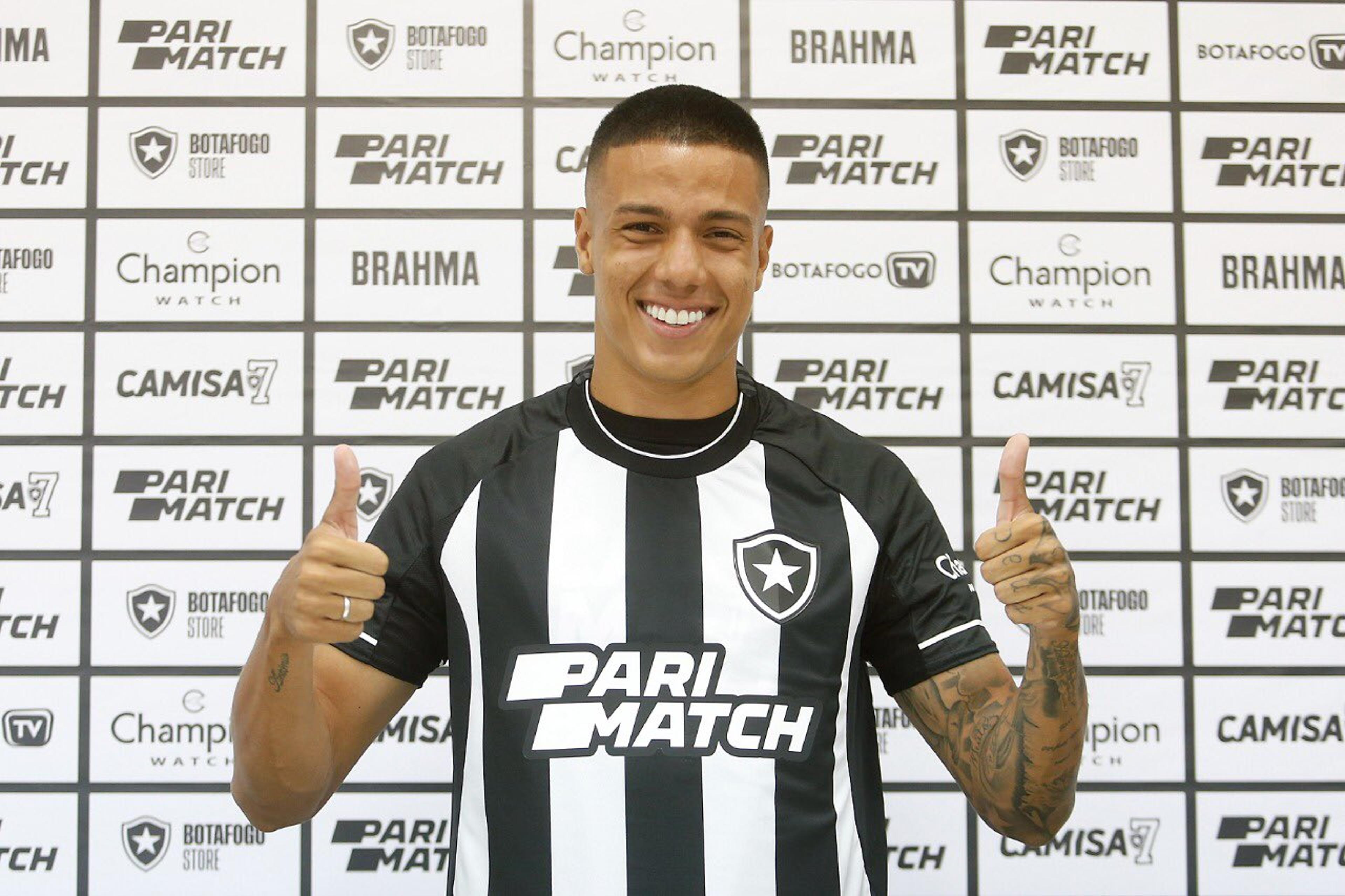 Botafogo recebe proposta por Carlos Alberto, mas recusa por dívida com clube