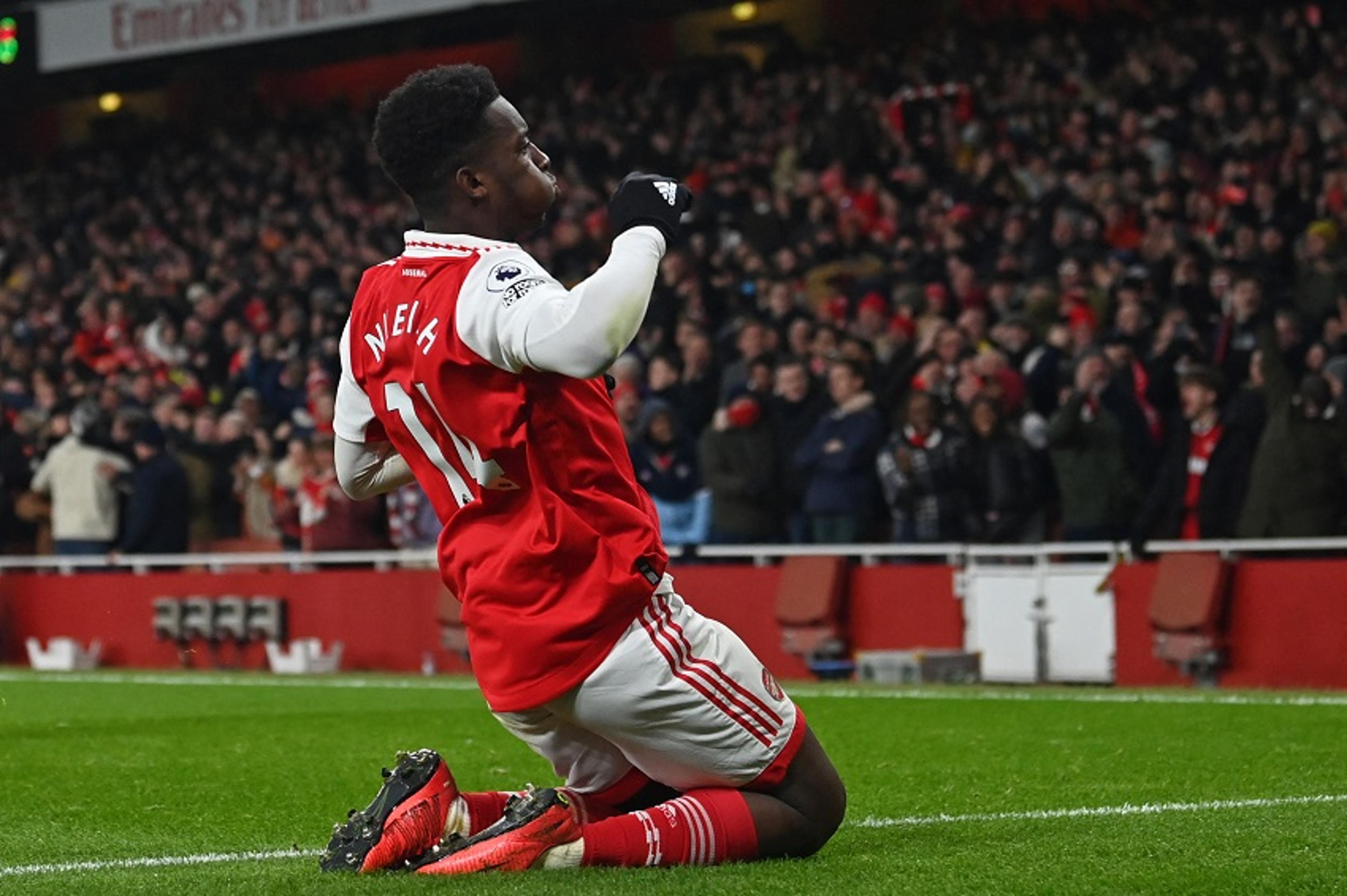 Em jogo cheio de emoção, Arsenal bate Manchester United na Premier League