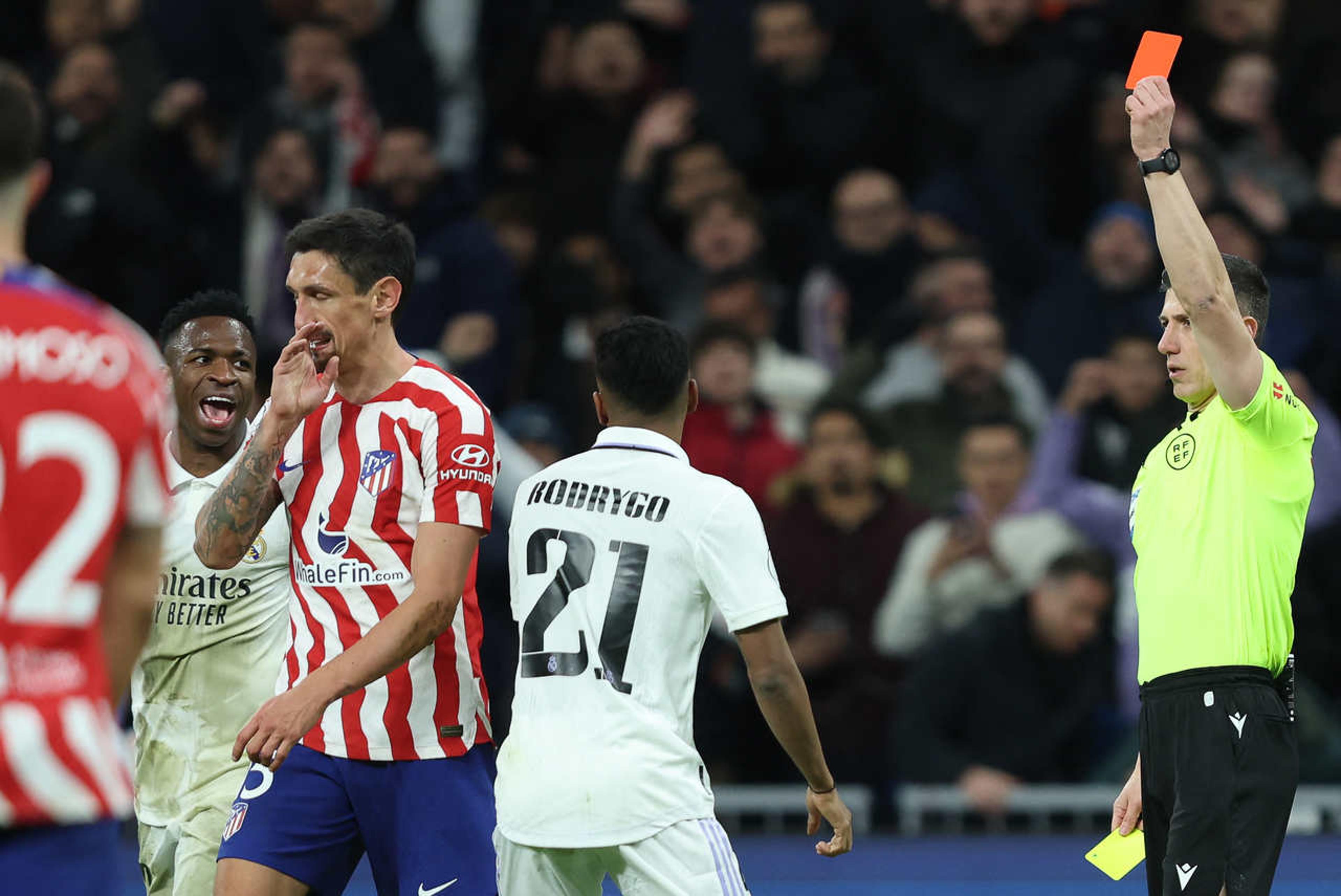 Jogadores do Atlético detonam arbitragem após eliminação diante do Real Madrid