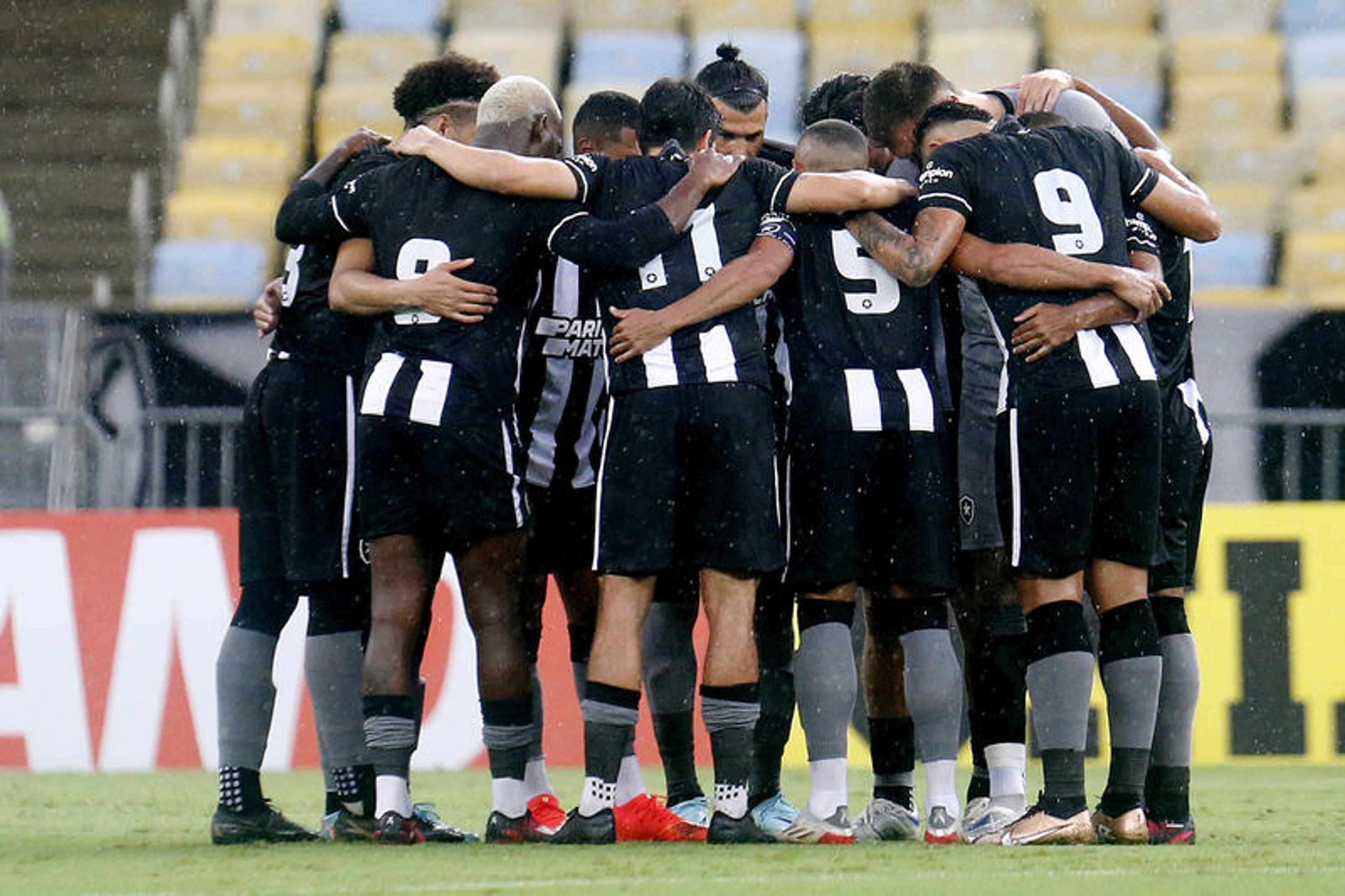 Palavras de Castro e defesa de Perri: confira os bastidores da vitória do Botafogo sobre o Fluminense