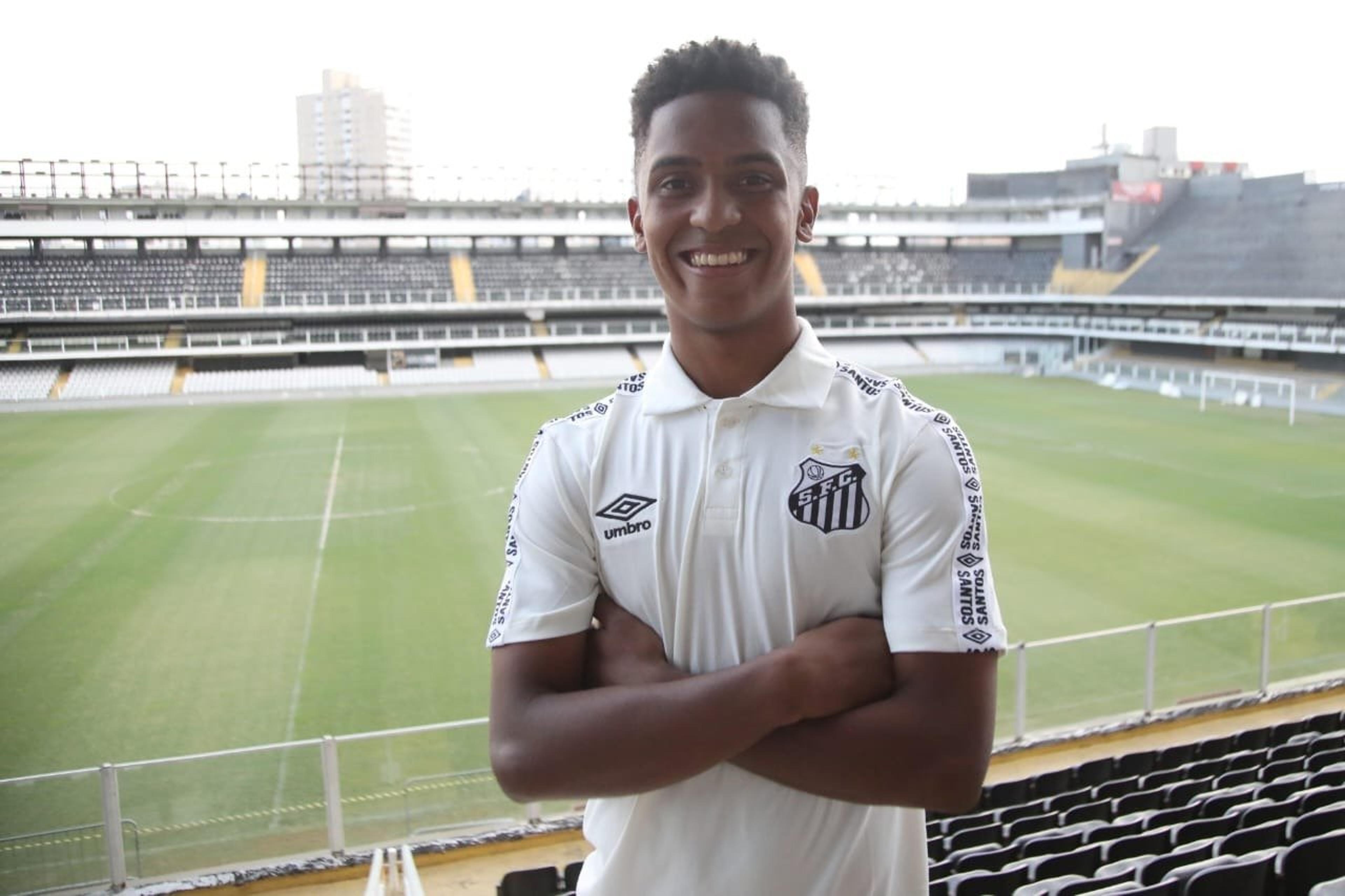 Jovem promessa do Santos destaca qualidade do Sub-20 e projeta classificação no Paulistão