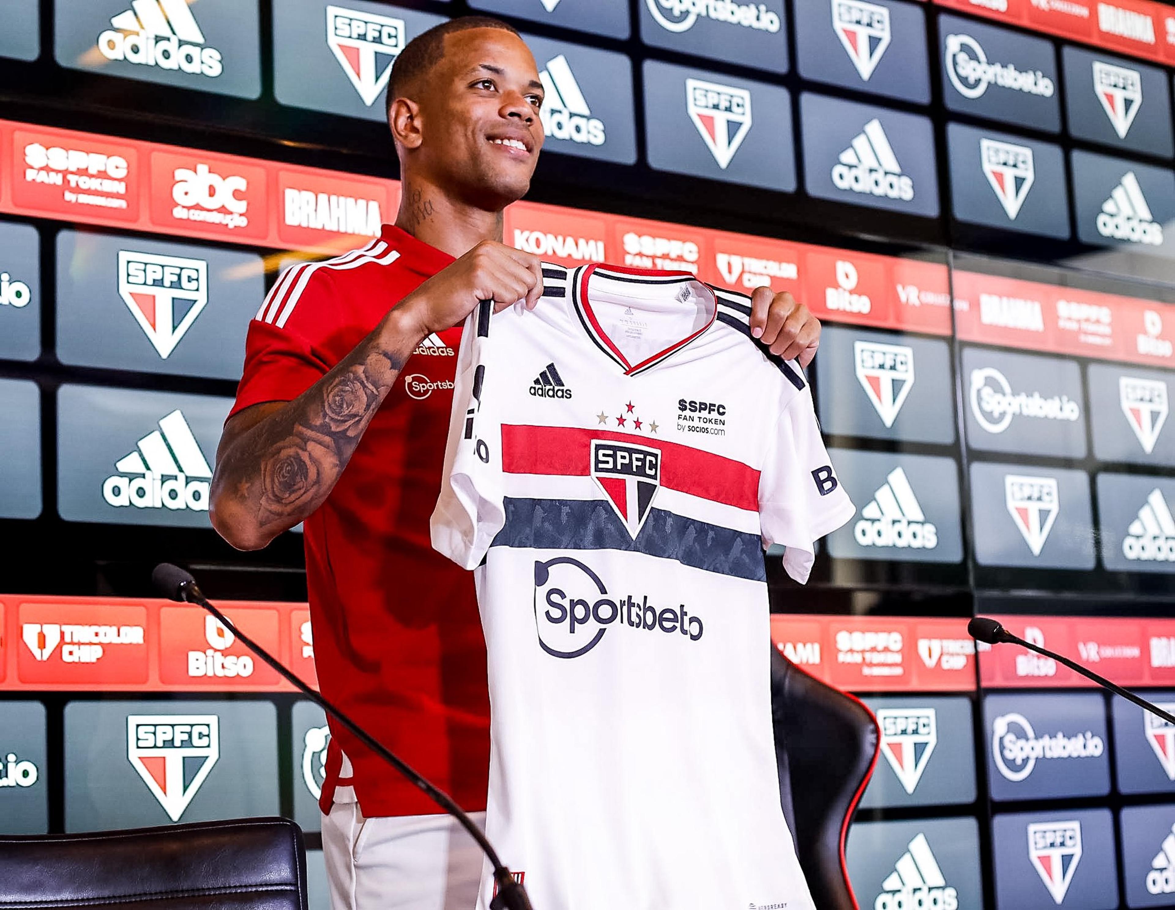 ‘Ele disse que precisava de um jogador para várias posições’, diz Caio sobre conversa com Ceni para vir ao São Paulo