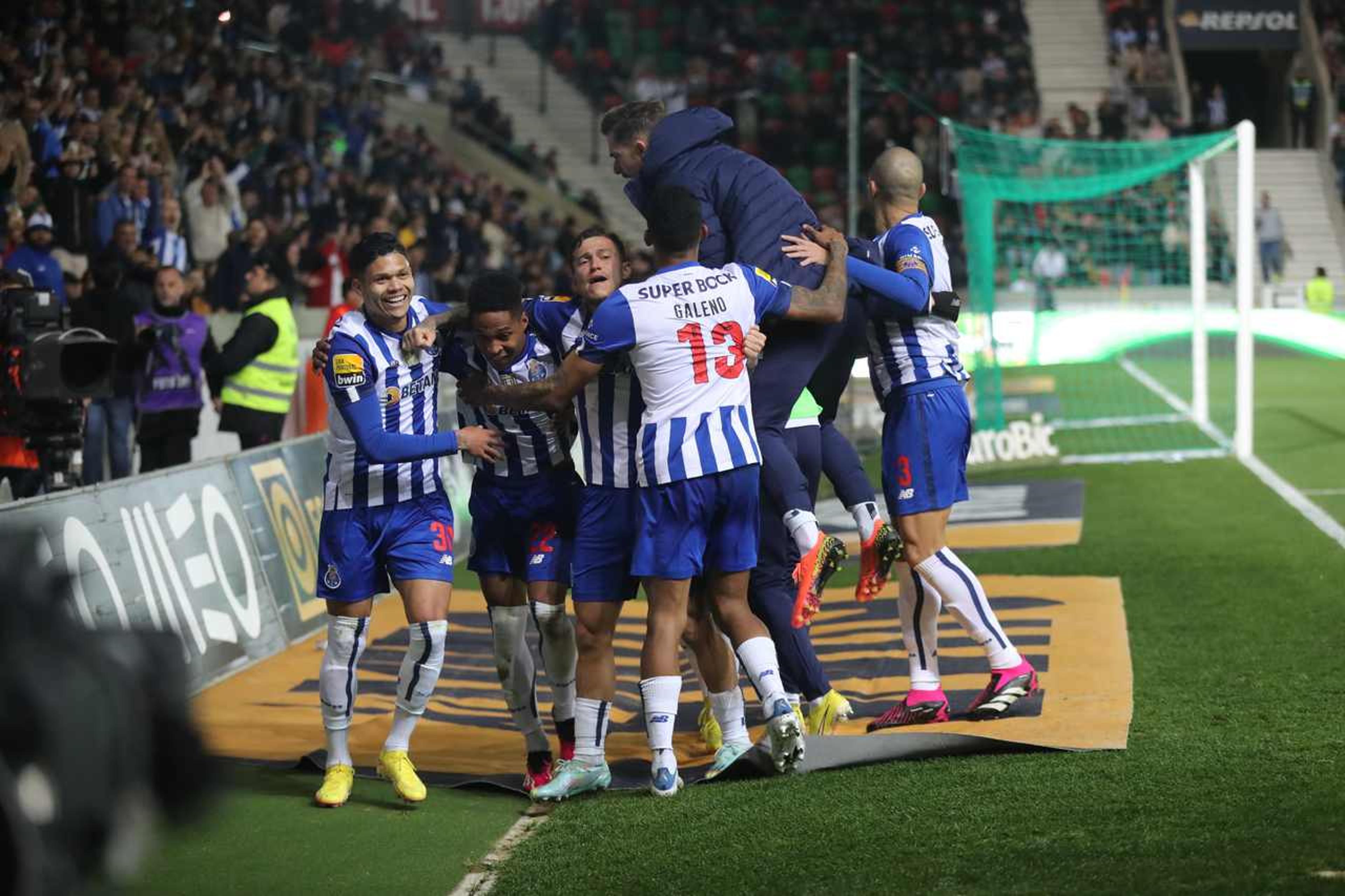 Estrela Amadora x Porto: onde assistir ao vivo, horário e escalações do jogo pelo Campeonato Português