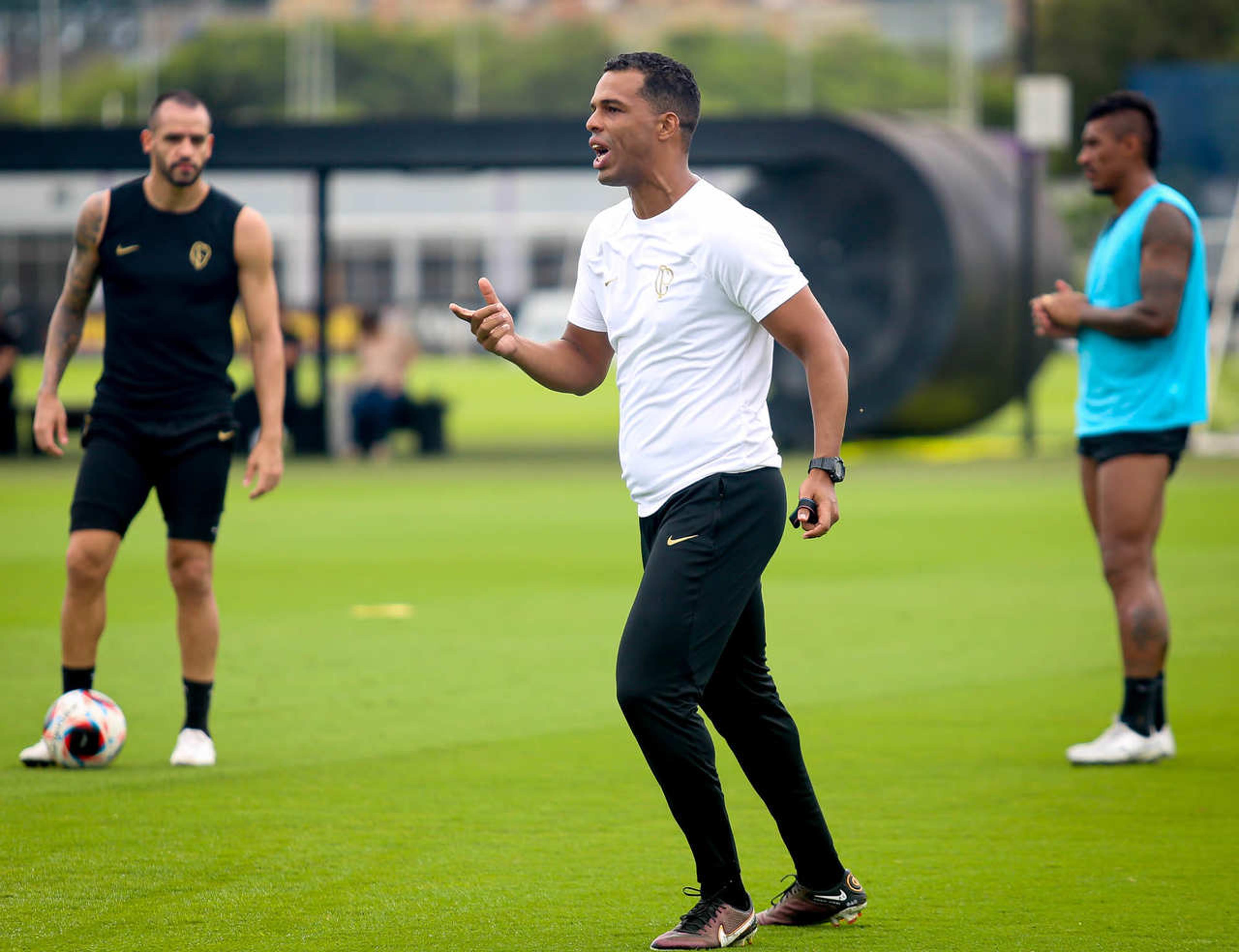 Lázaro promove treino tático no Corinthians e foca em aspecto ofensivo para duelo no Paulistão