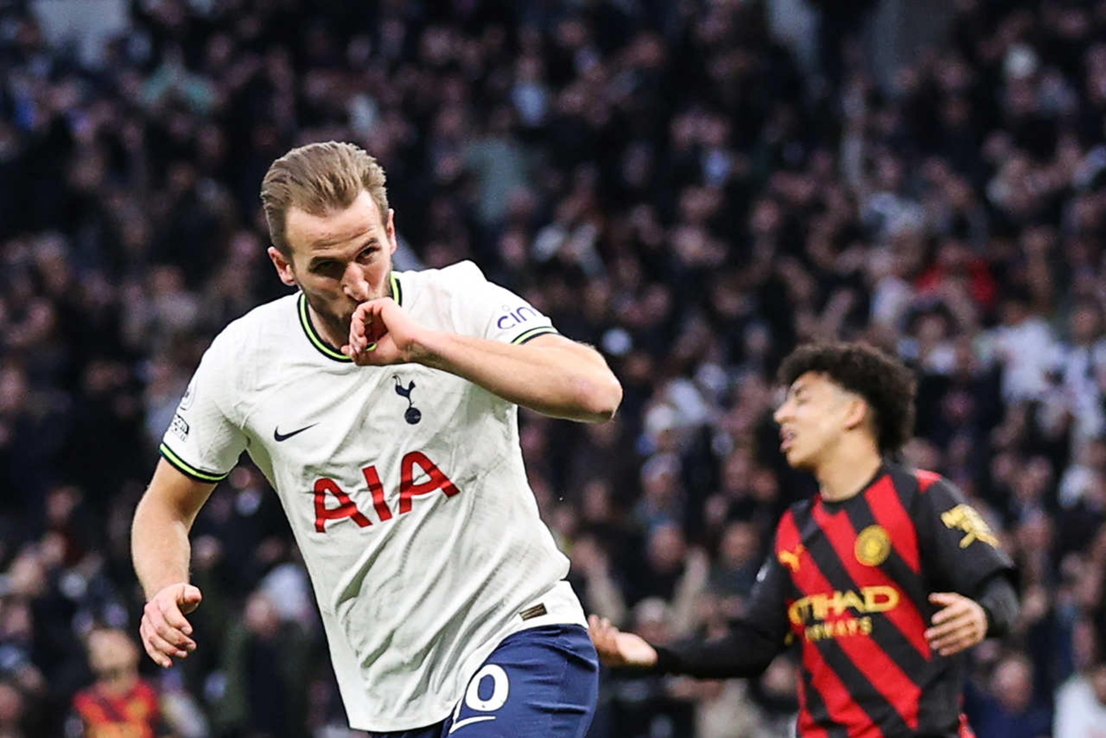 Com gol histórico de Harry Kane, Tottenham vence Manchester City pela Premier League