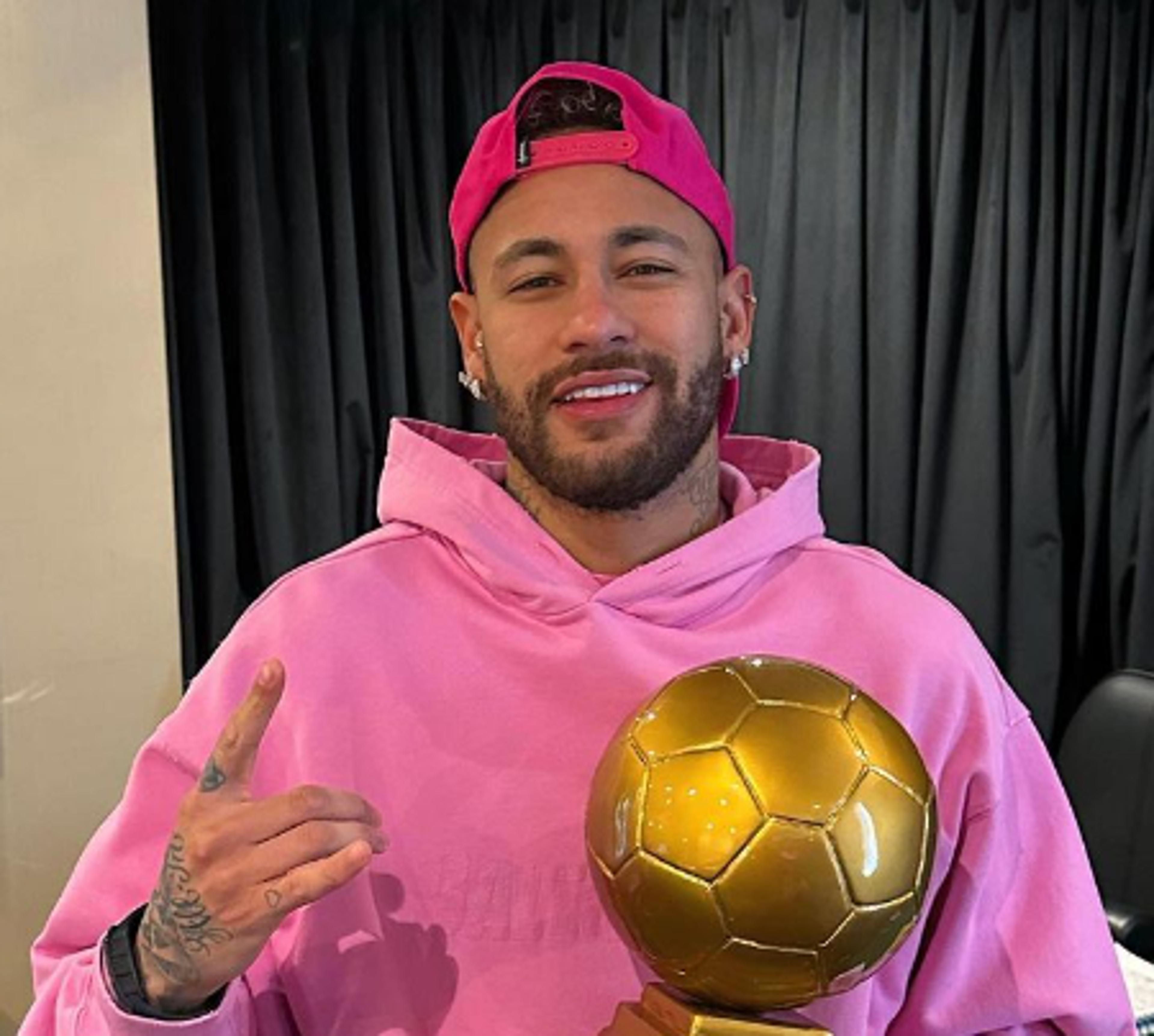 Neymar ‘dá spoiler’ e revela que venceu prêmio de melhor brasileiro no exterior