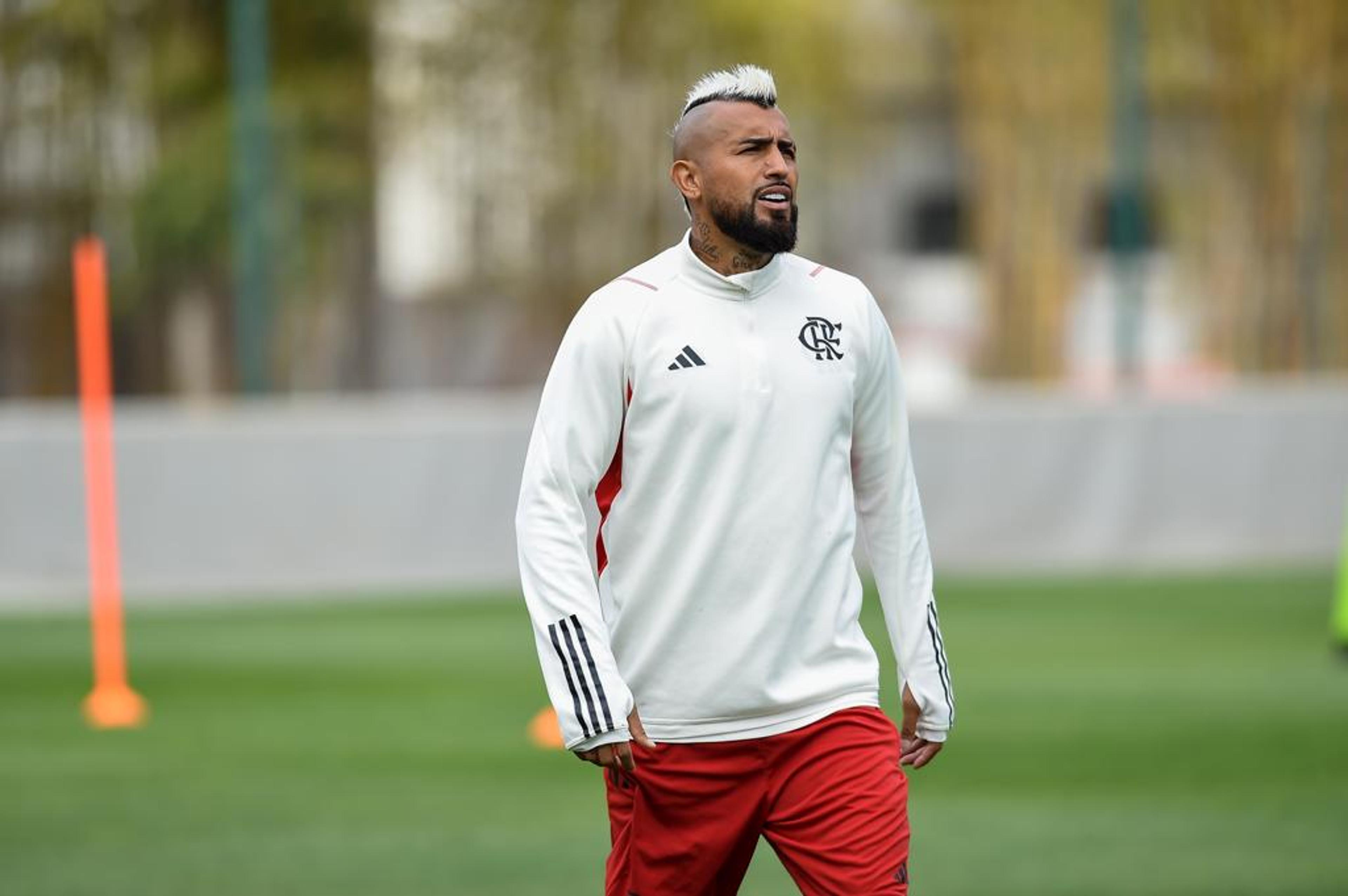 Flamengo busca opções para negociar Vidal nesta janela; jogador quer novo desafio