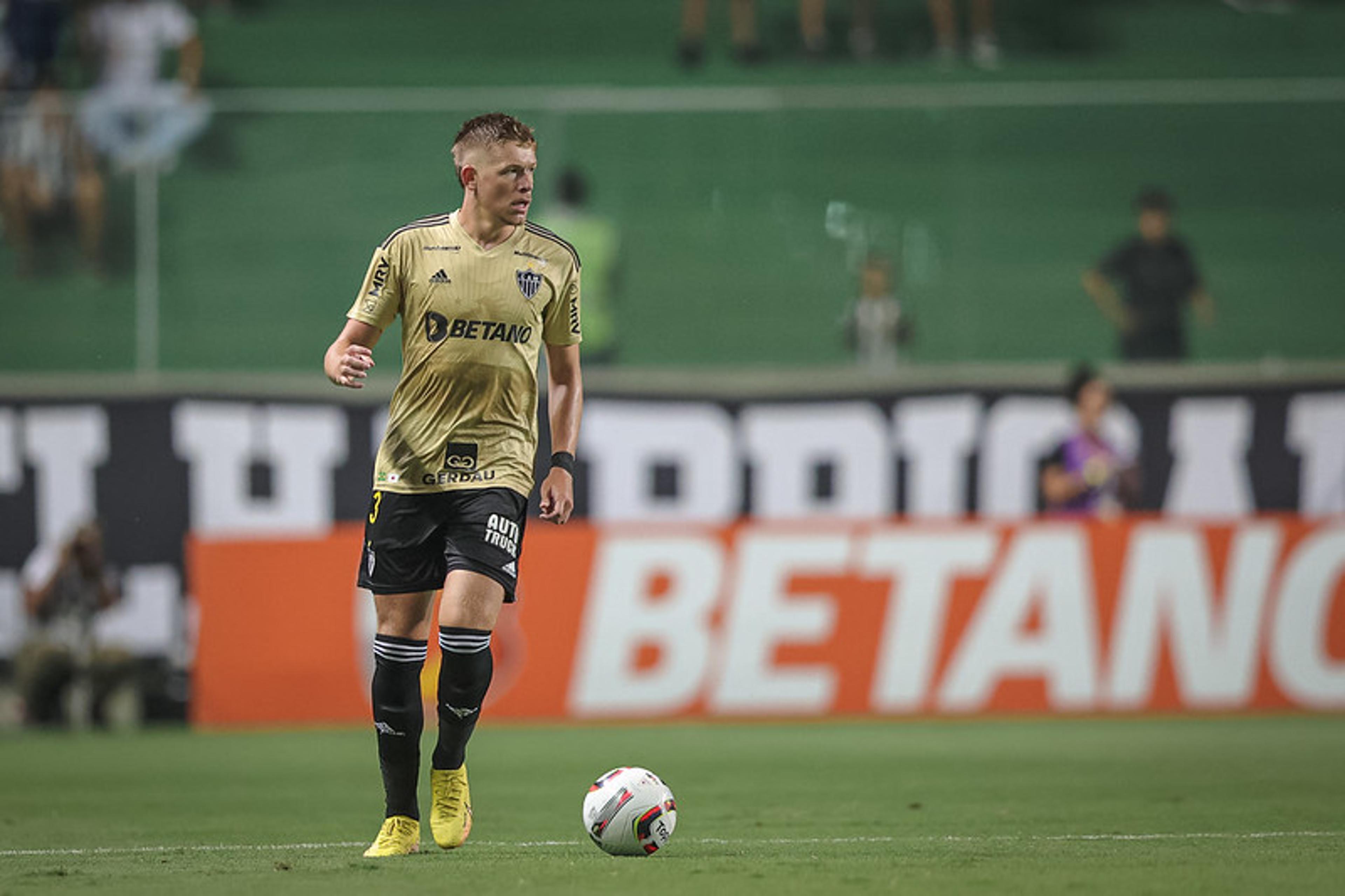 Zagueiro do Atlético-MG, Bruno Fuchs projeta clássico contra o Cruzeiro