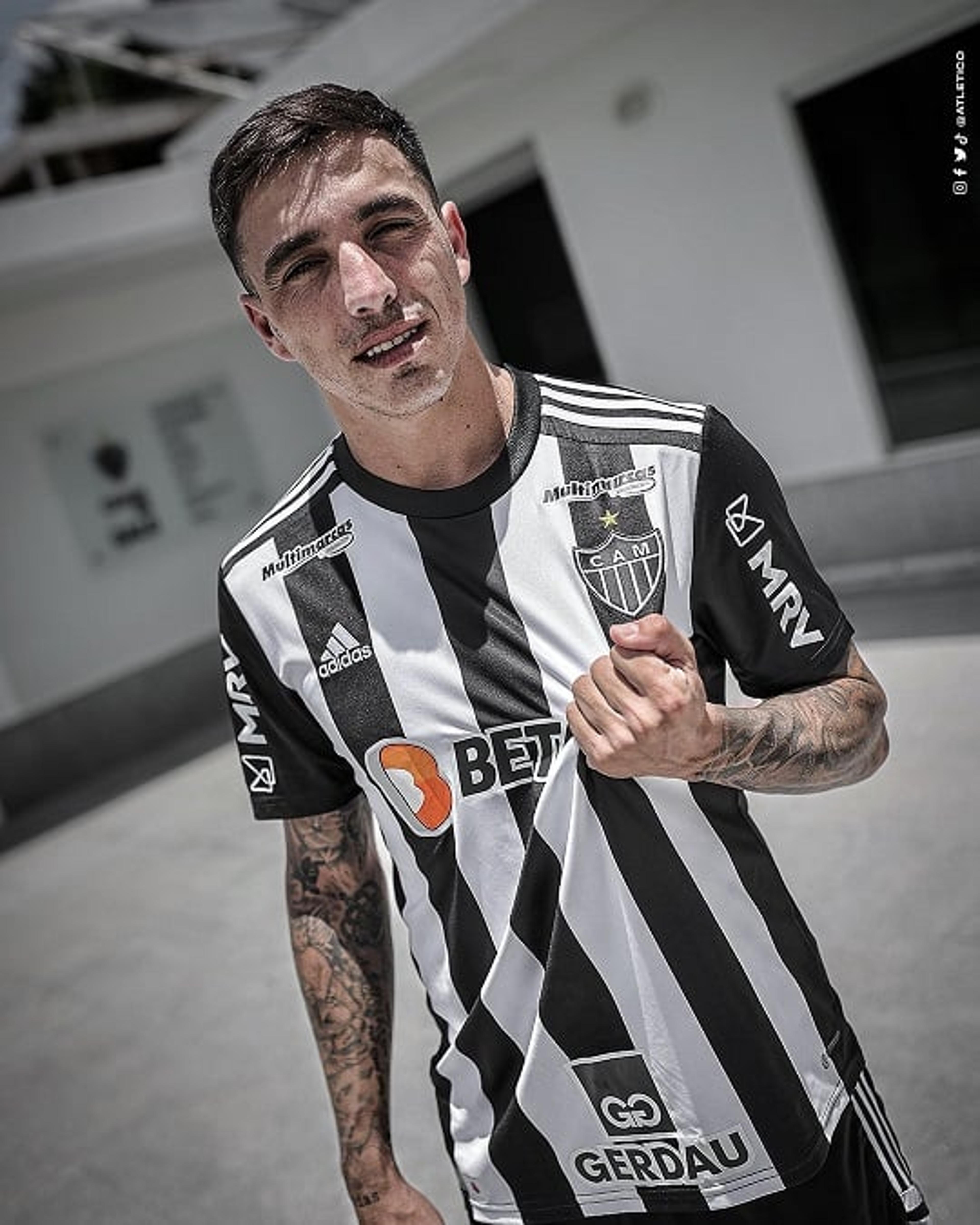 Atlético-MG anuncia o lateral Renzo Saravia como reforço