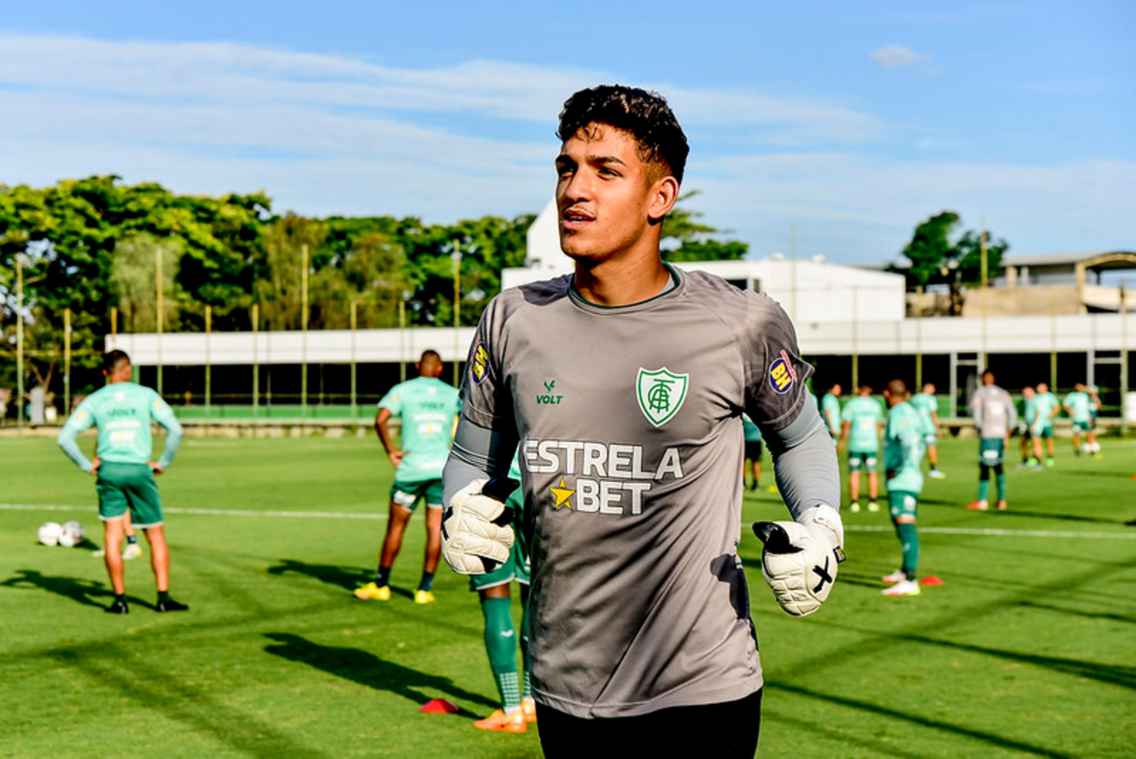 América-MG empresta goleiro destaque da Copinha para o Náutico