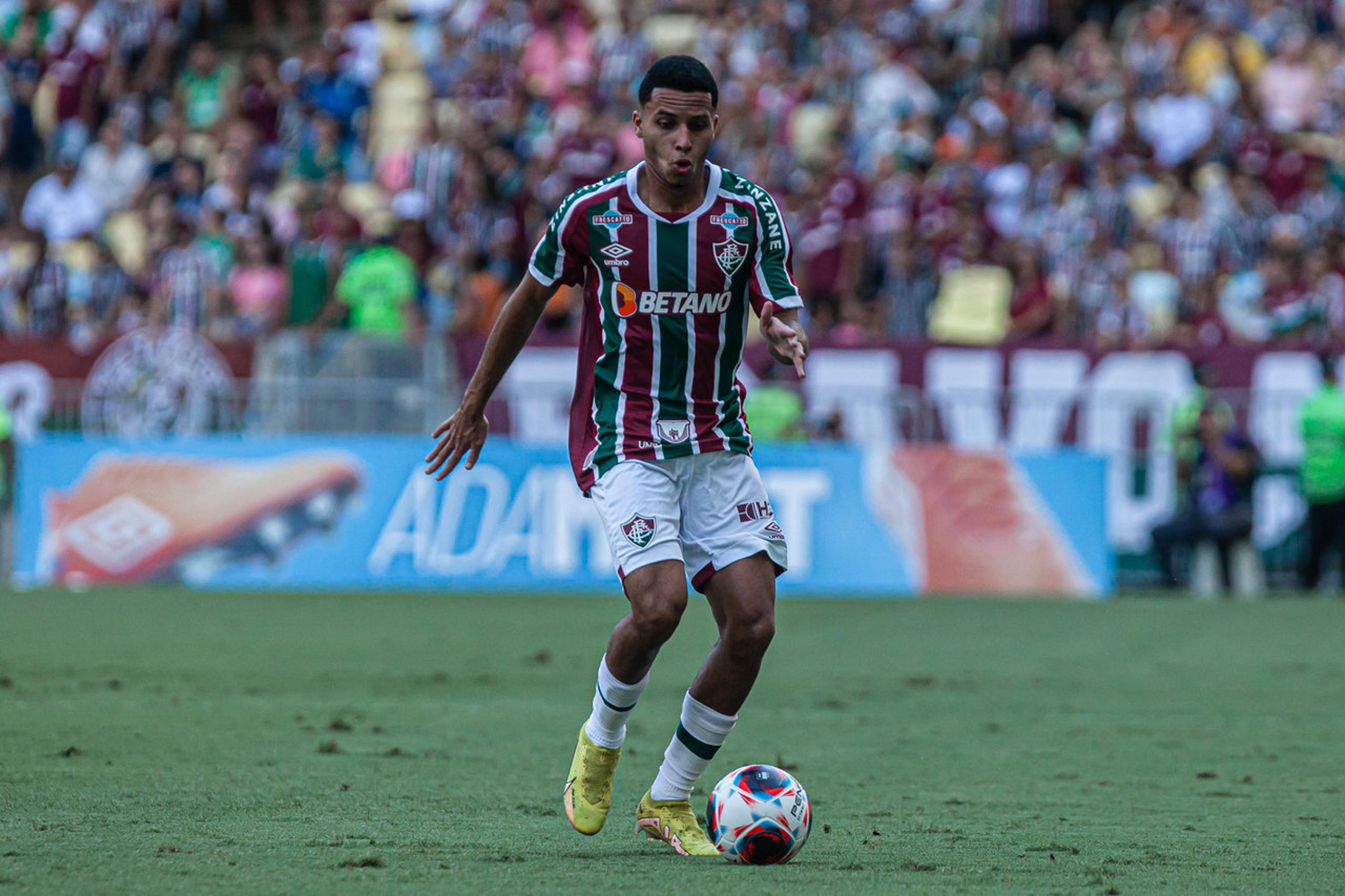 Alexsander tem lesão confirmada e meia desfalca o Fluminense por longo período