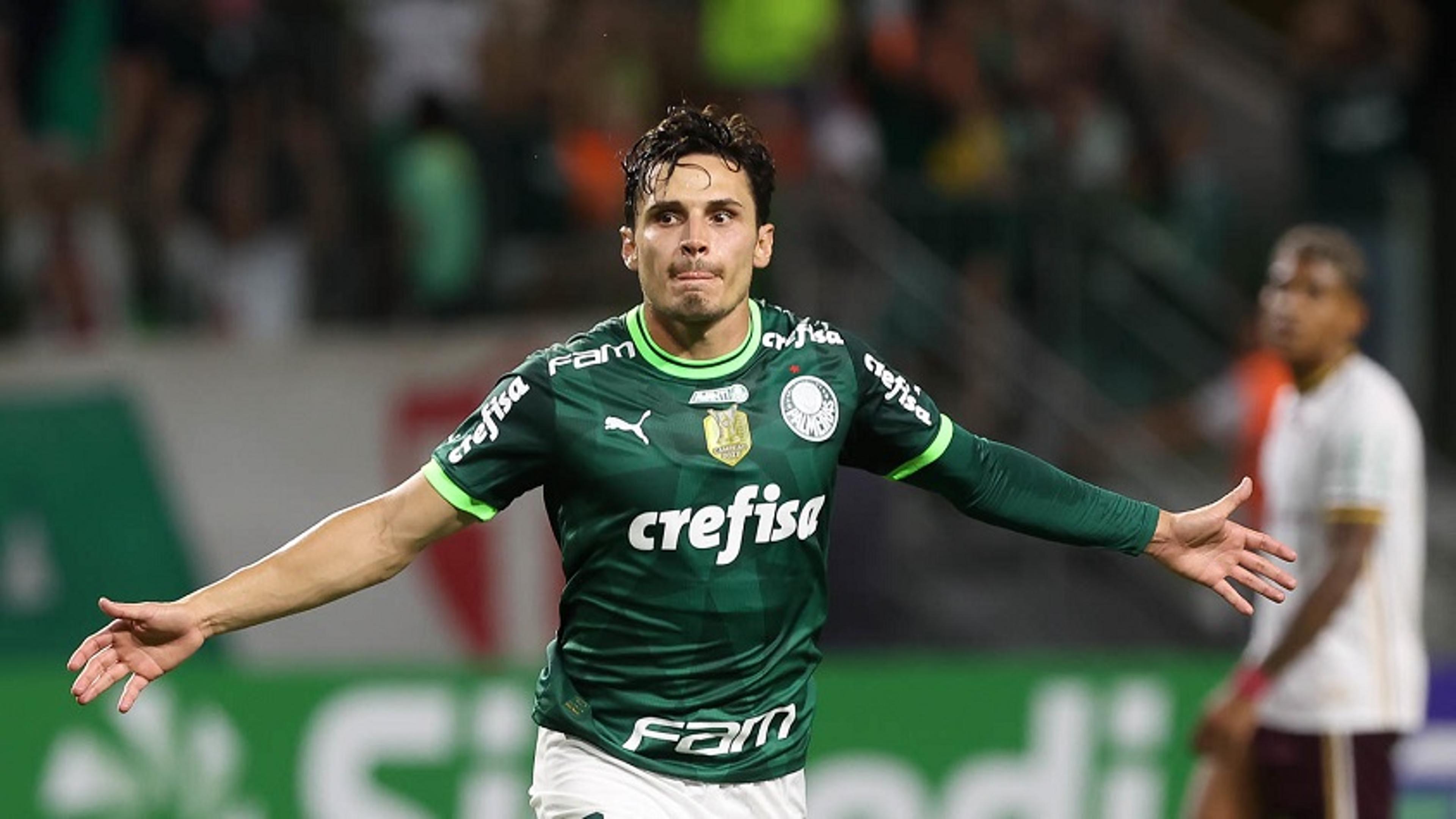 Veiga recebe prêmio de gol mais bonito do Paulistão e desabafa após título do Palmeiras