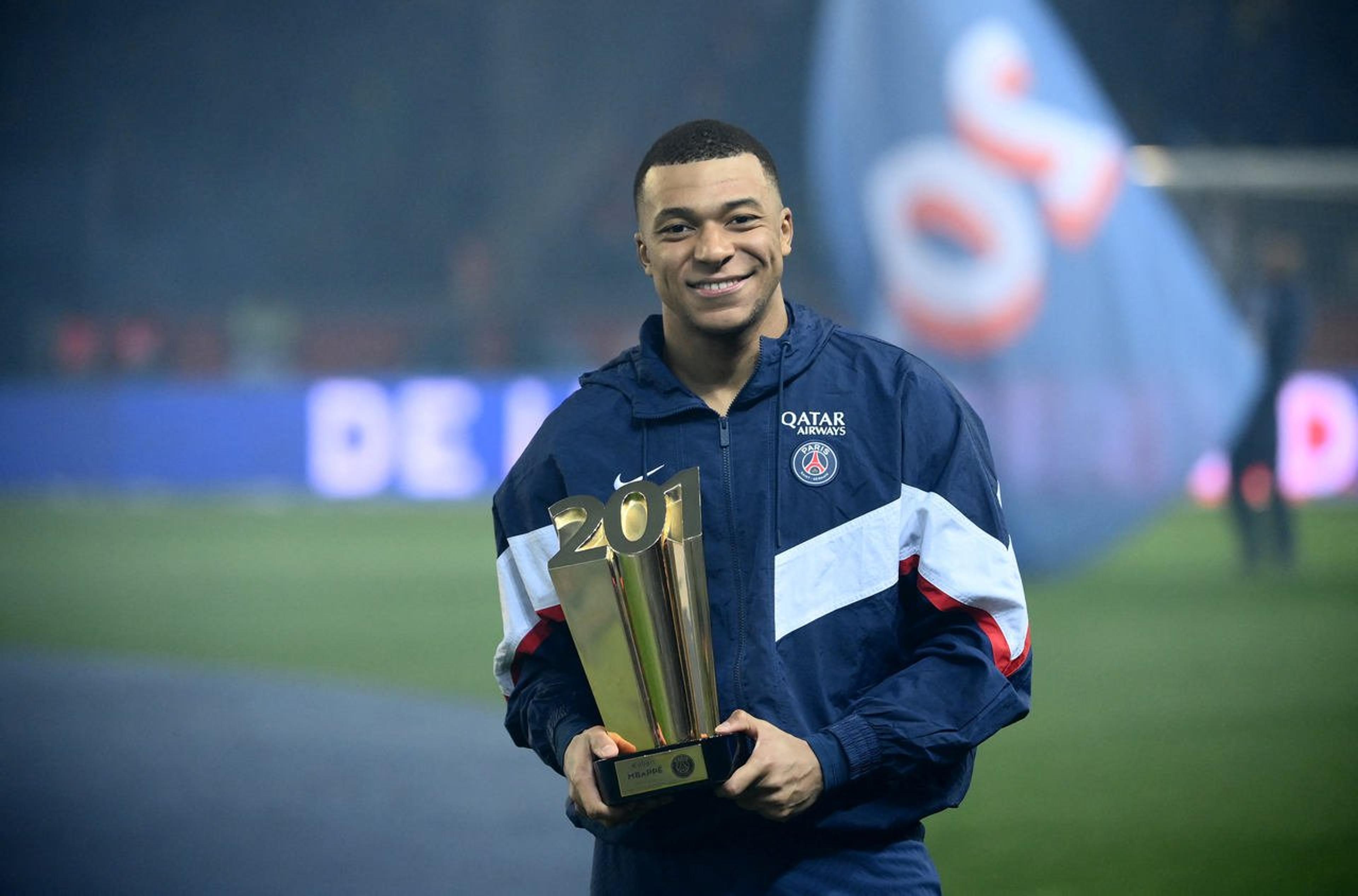 Barcelona entra na briga pela contratação de Mbappé e agenda reunião com PSG