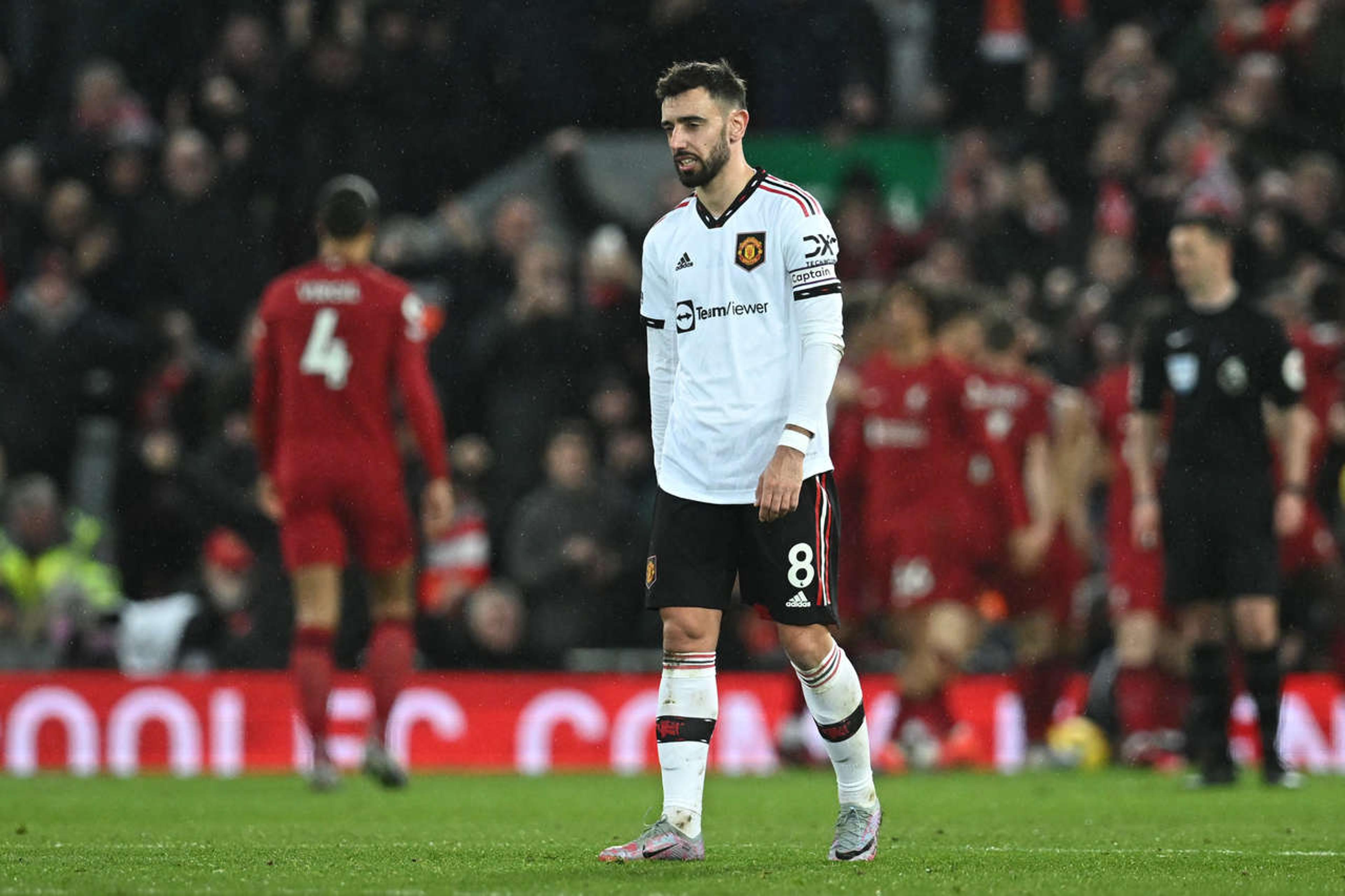 Imprensa inglesa detona Bruno Fernandes, do Manchester United, após goleada do Liverpool