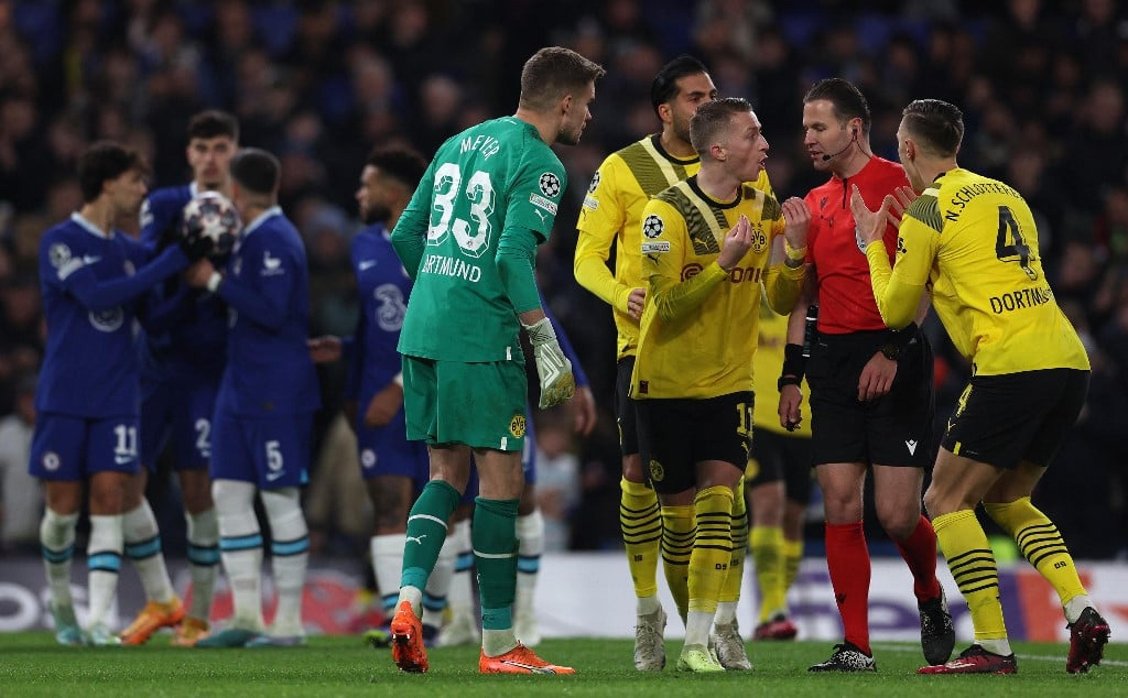 Emre Can, do Borussia Dortmund, expressa insatisfação com arbitragem na Champions: ‘Arrogante’