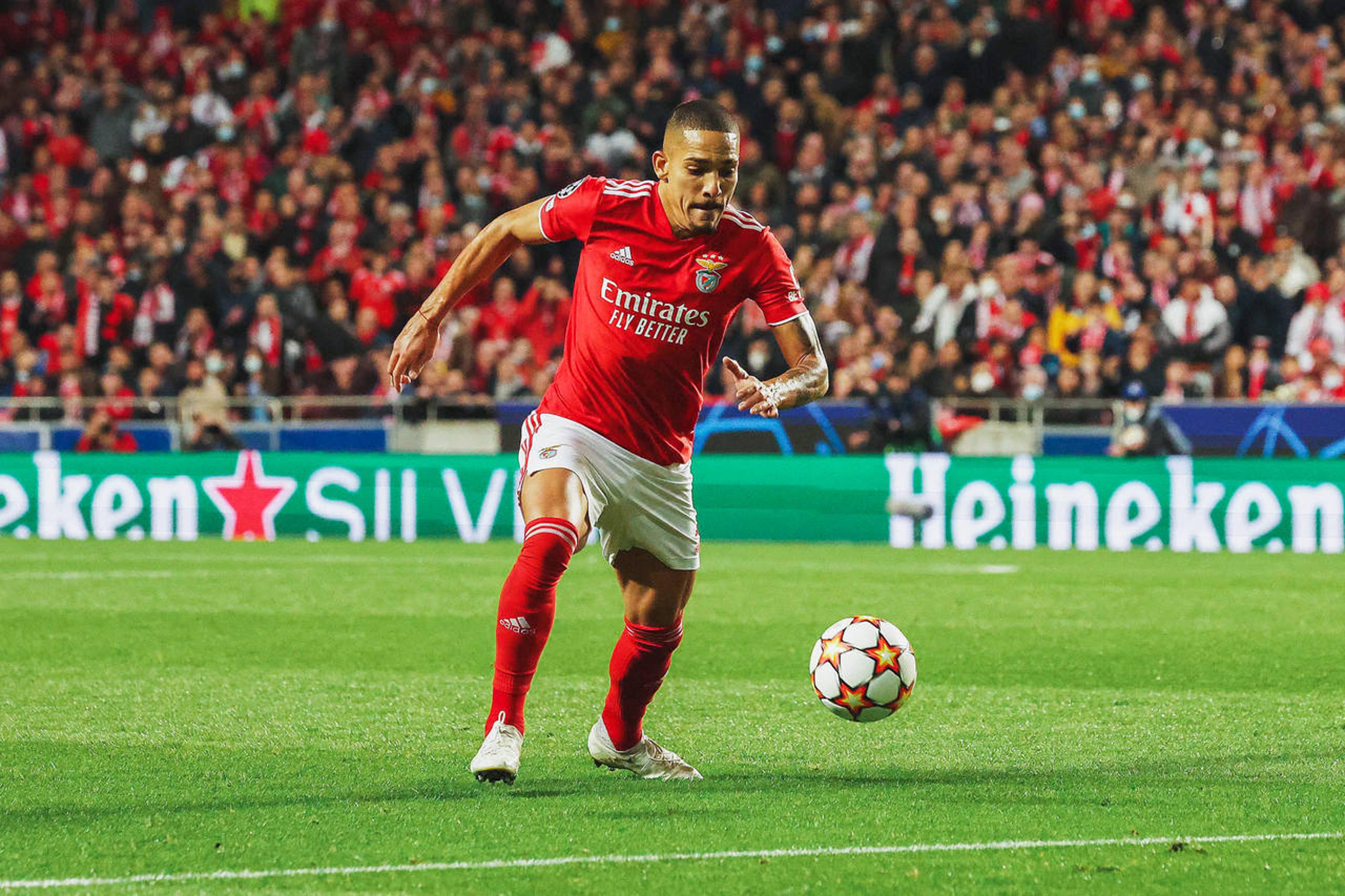 Aniversário e vitória: Gilberto celebra classificação do Benfica para as quartas da Liga dos Campeões