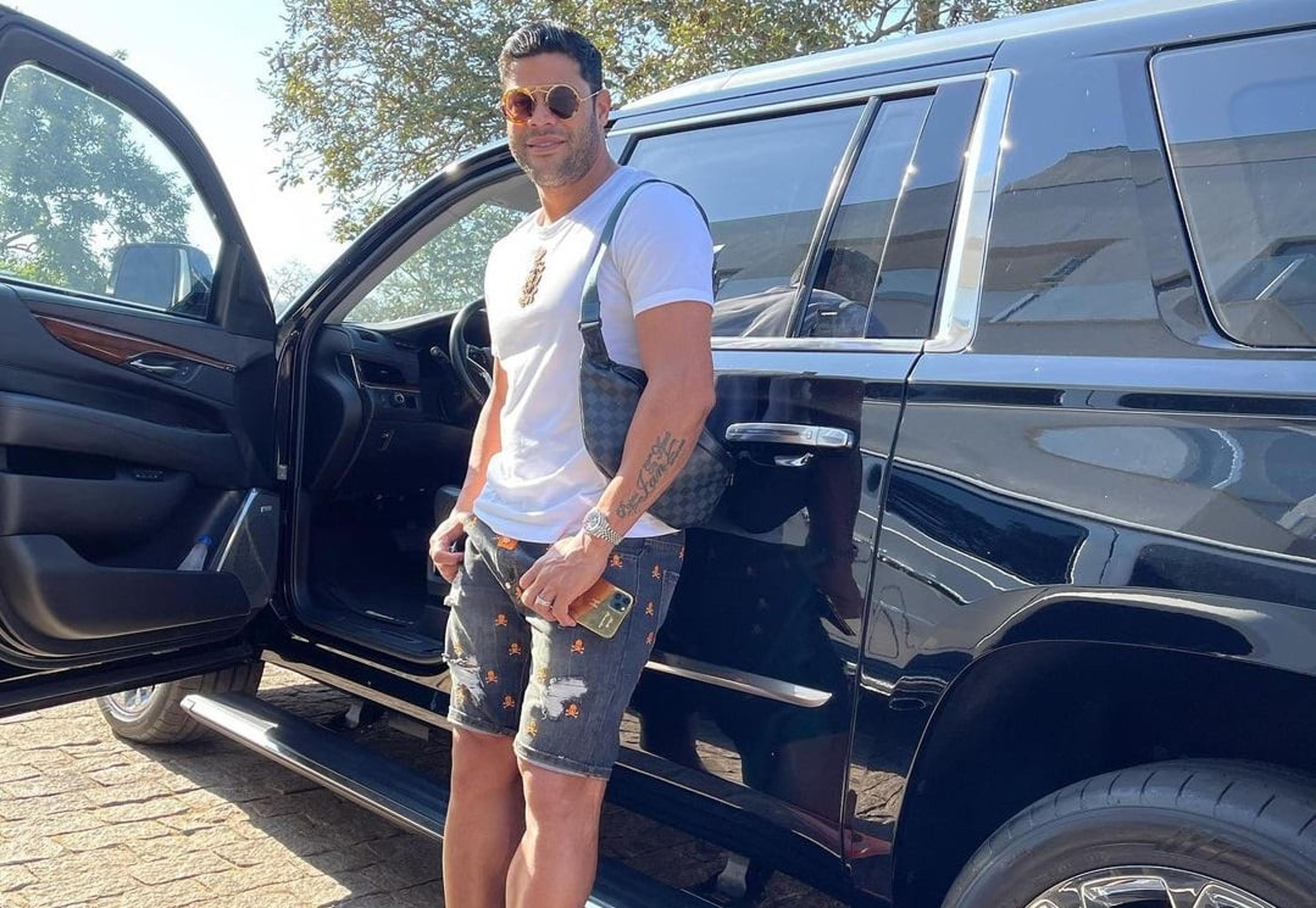 Hulk gastará bolada com IPVA de carros de luxo, diz rádio