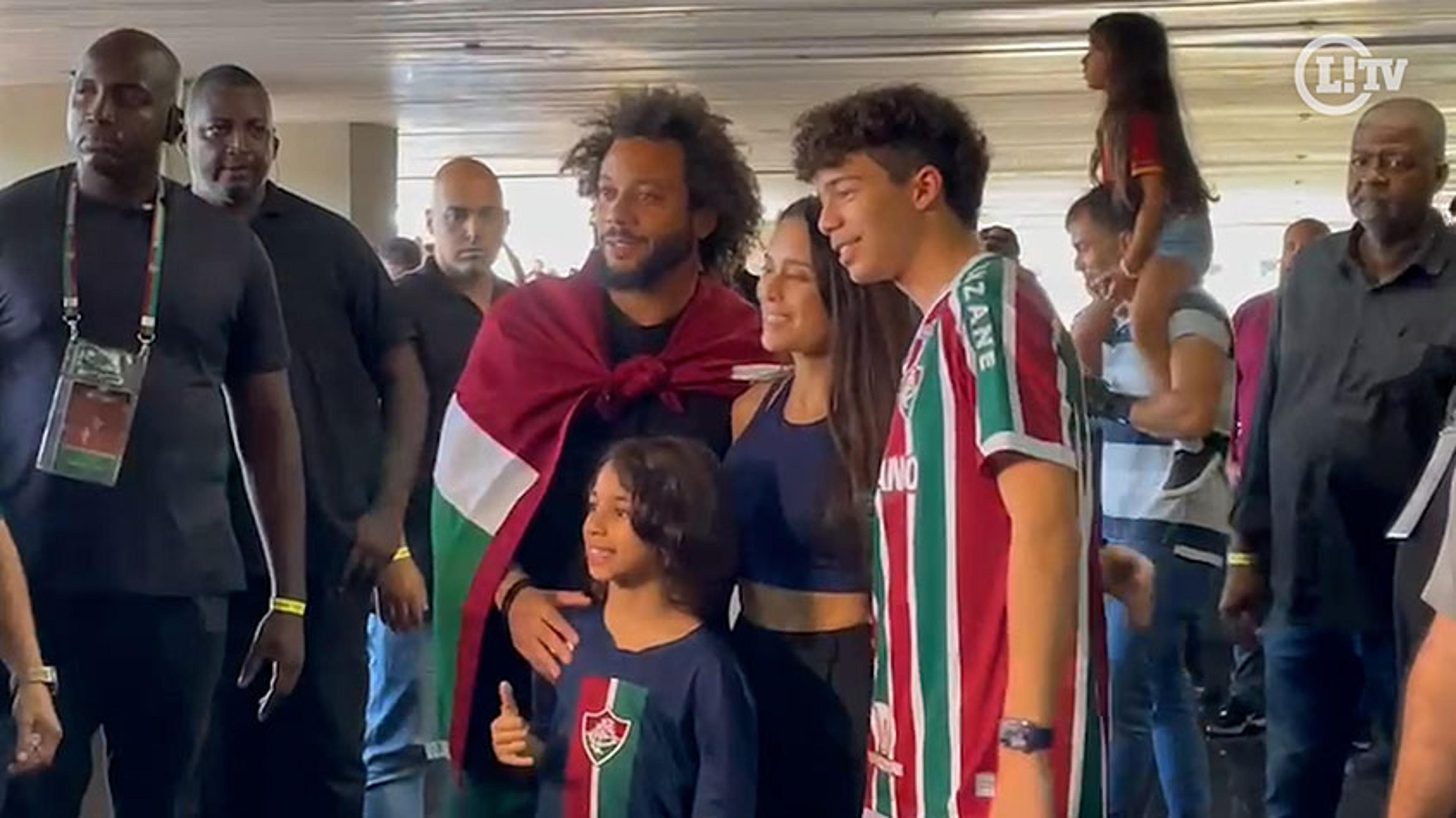 VÍDEO: Marcelo chega ao Rio de Janeiro e torcida do Fluminense faz a festa