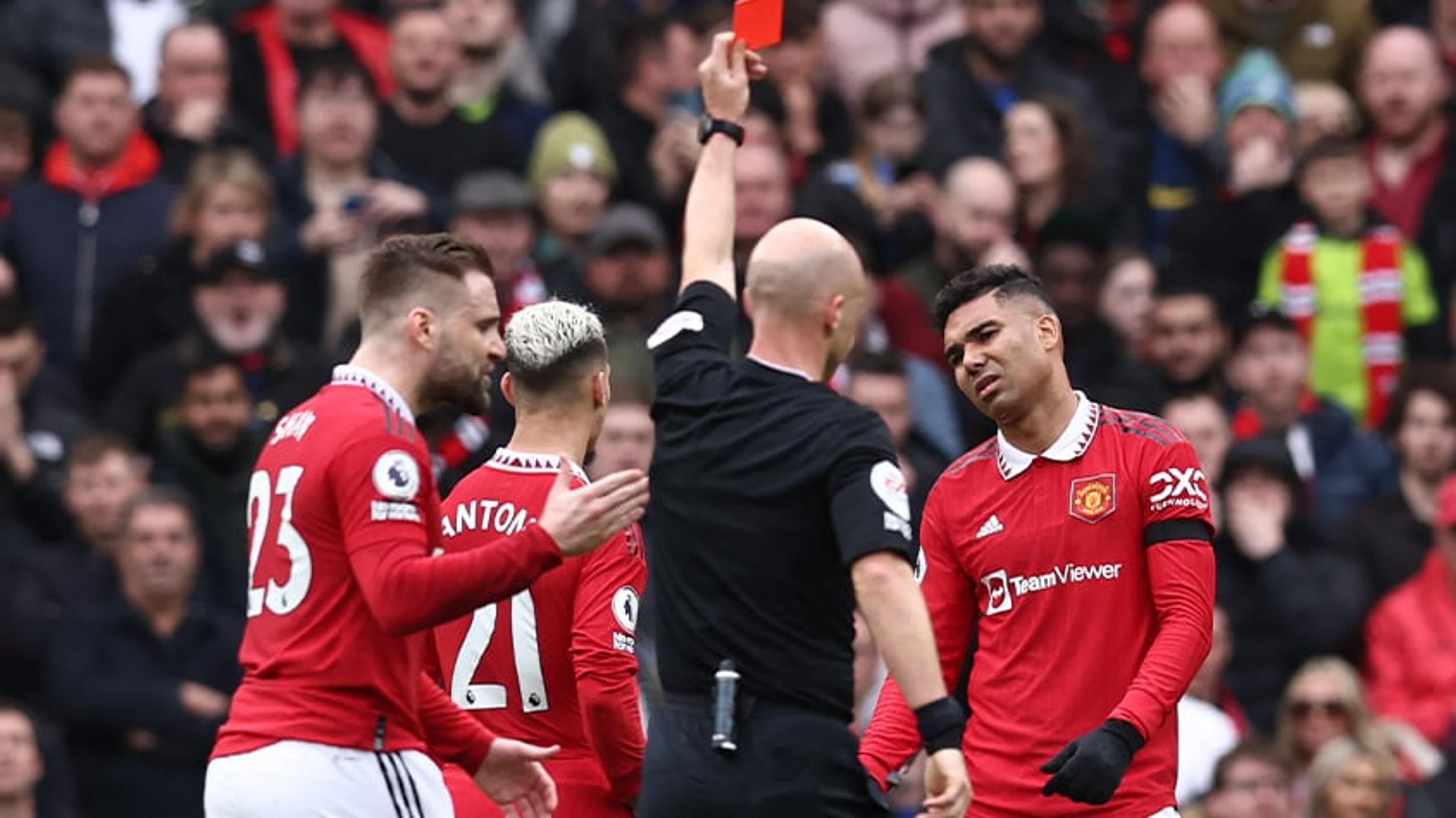 Casemiro é expulso, e Manchester United tropeça em casa contra o Southampton pela Premier League