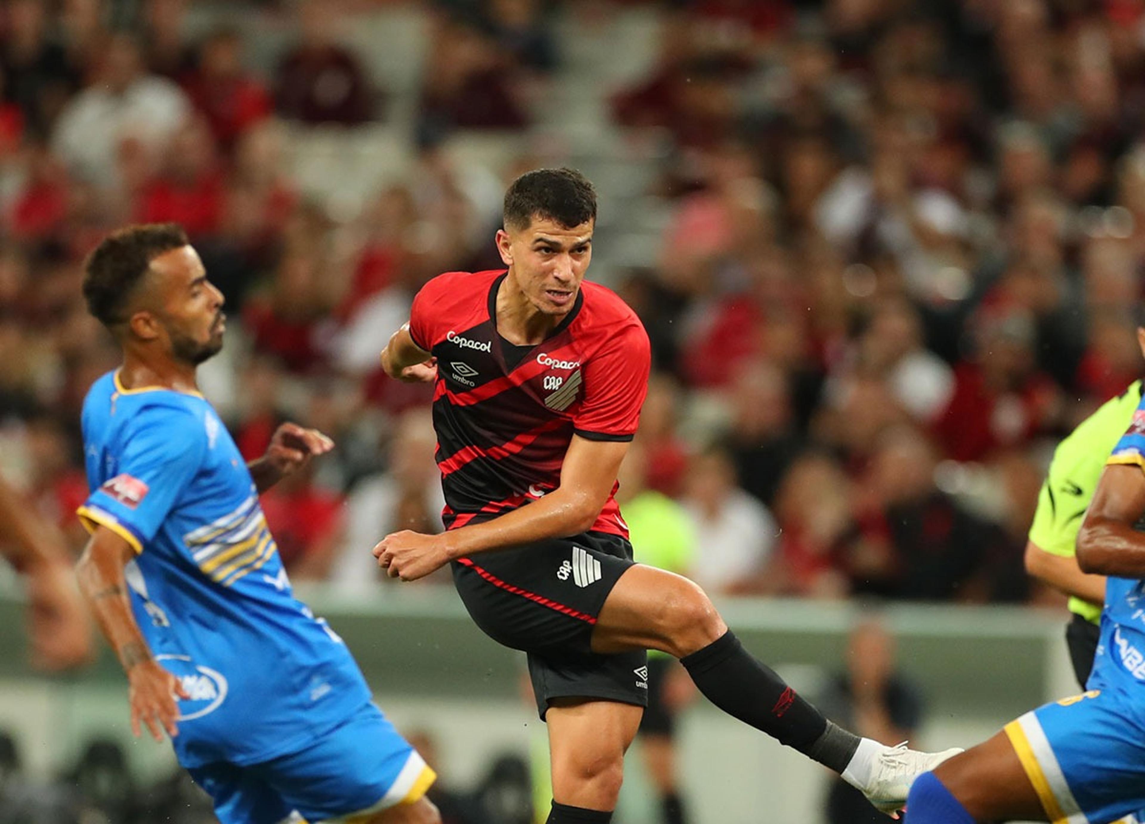 Em noite inspirada de Vitor Roque, Athletico-PR bate São Joseense e garante vaga na semifinal do Paranaense