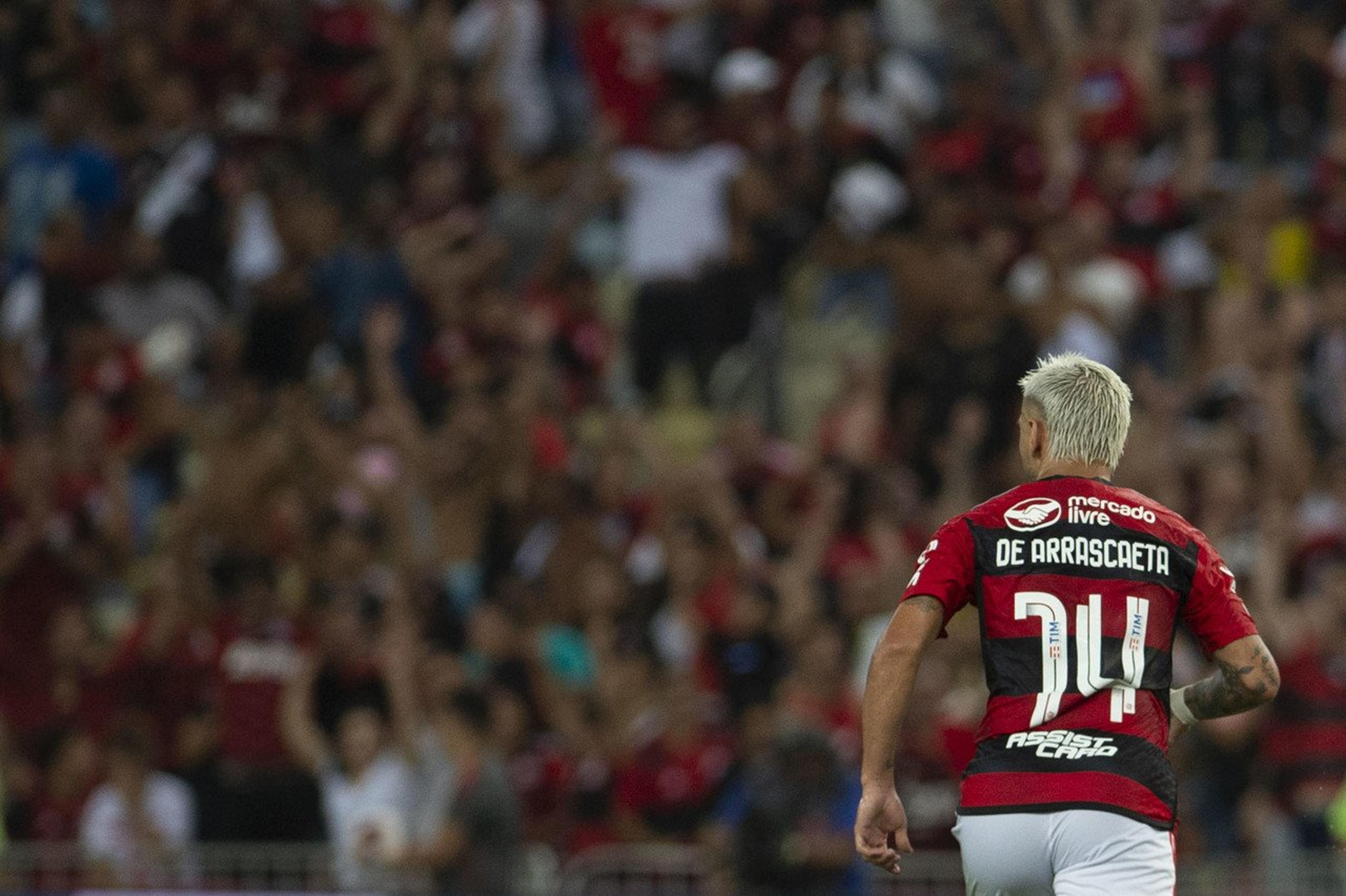 Arrascaeta volta à posição de origem e tem melhor atuação pelo Flamengo em 2023