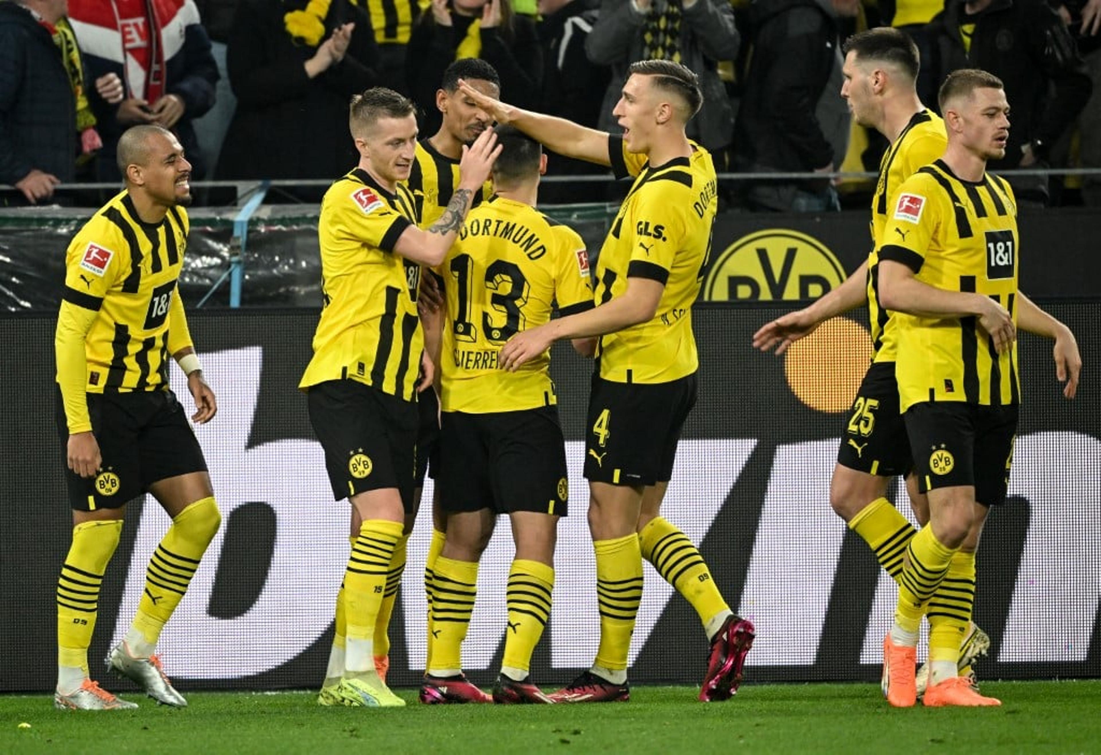 Dortmund goleia o Colônia e assume liderança da Bundesliga