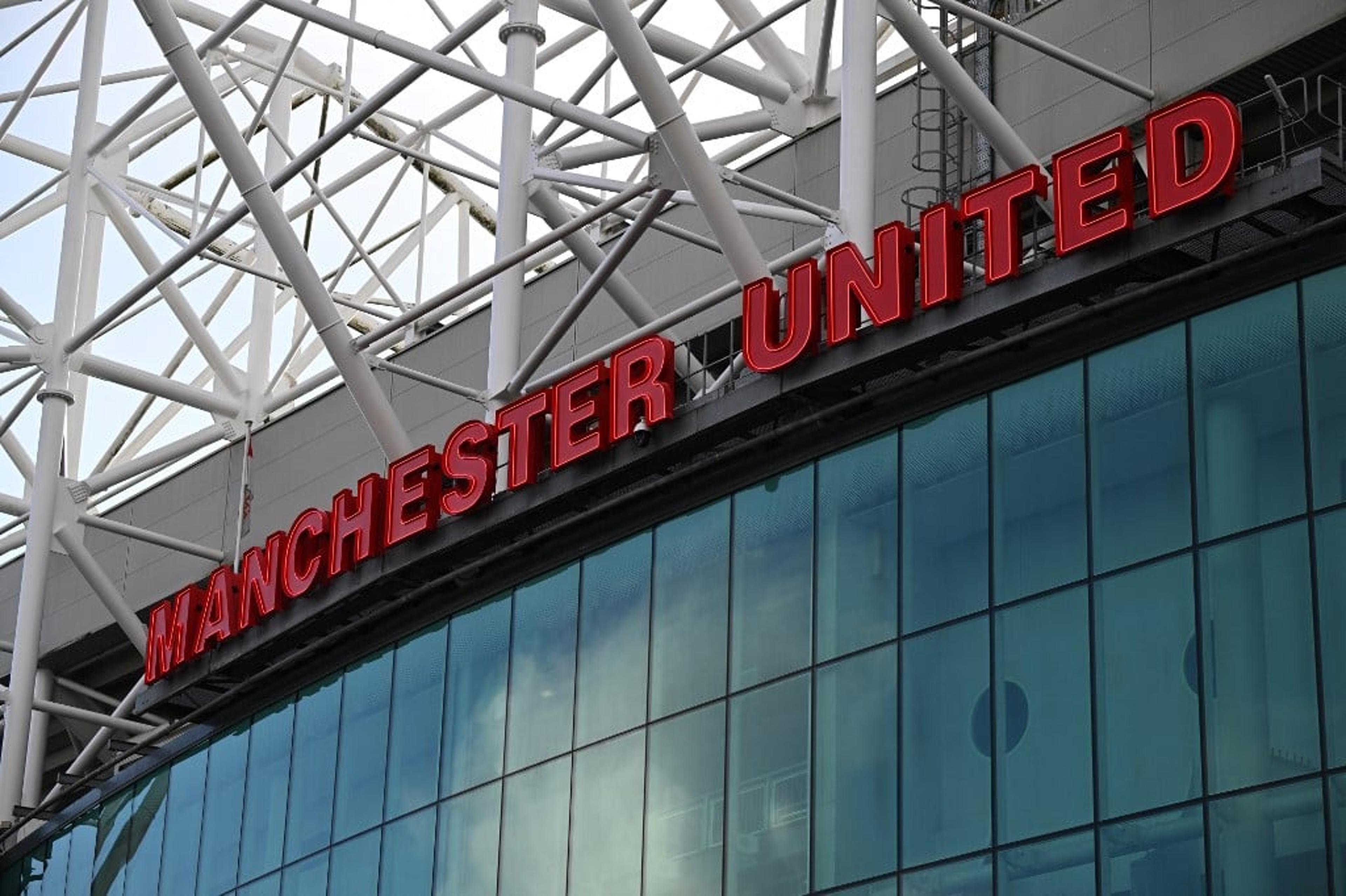 Torcedores do Manchester United preparam protestos contra donos do clube, afirma jornal