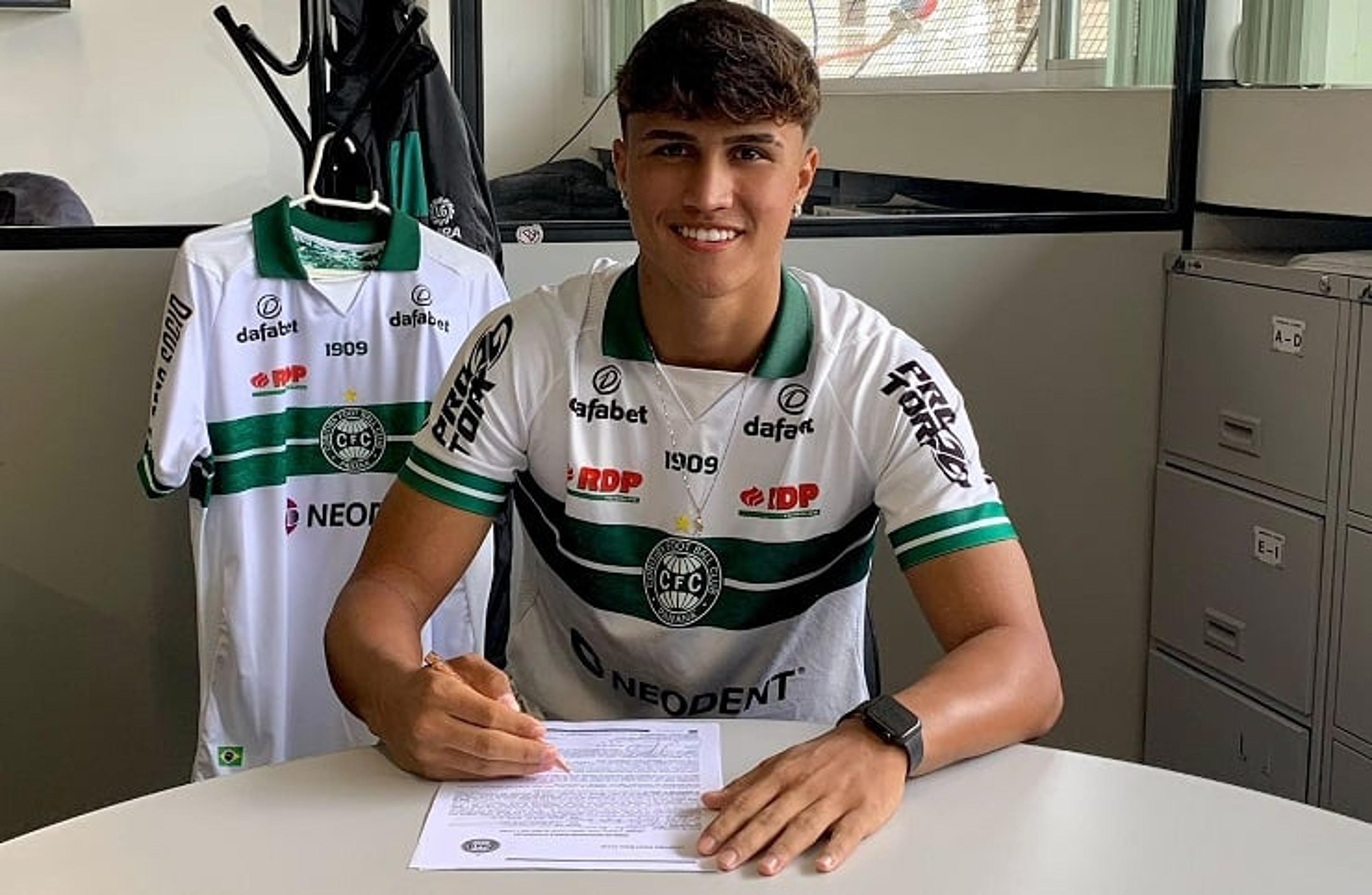 Gabriel Bessan, ex-Athletico-PR, fecha com o Coritiba