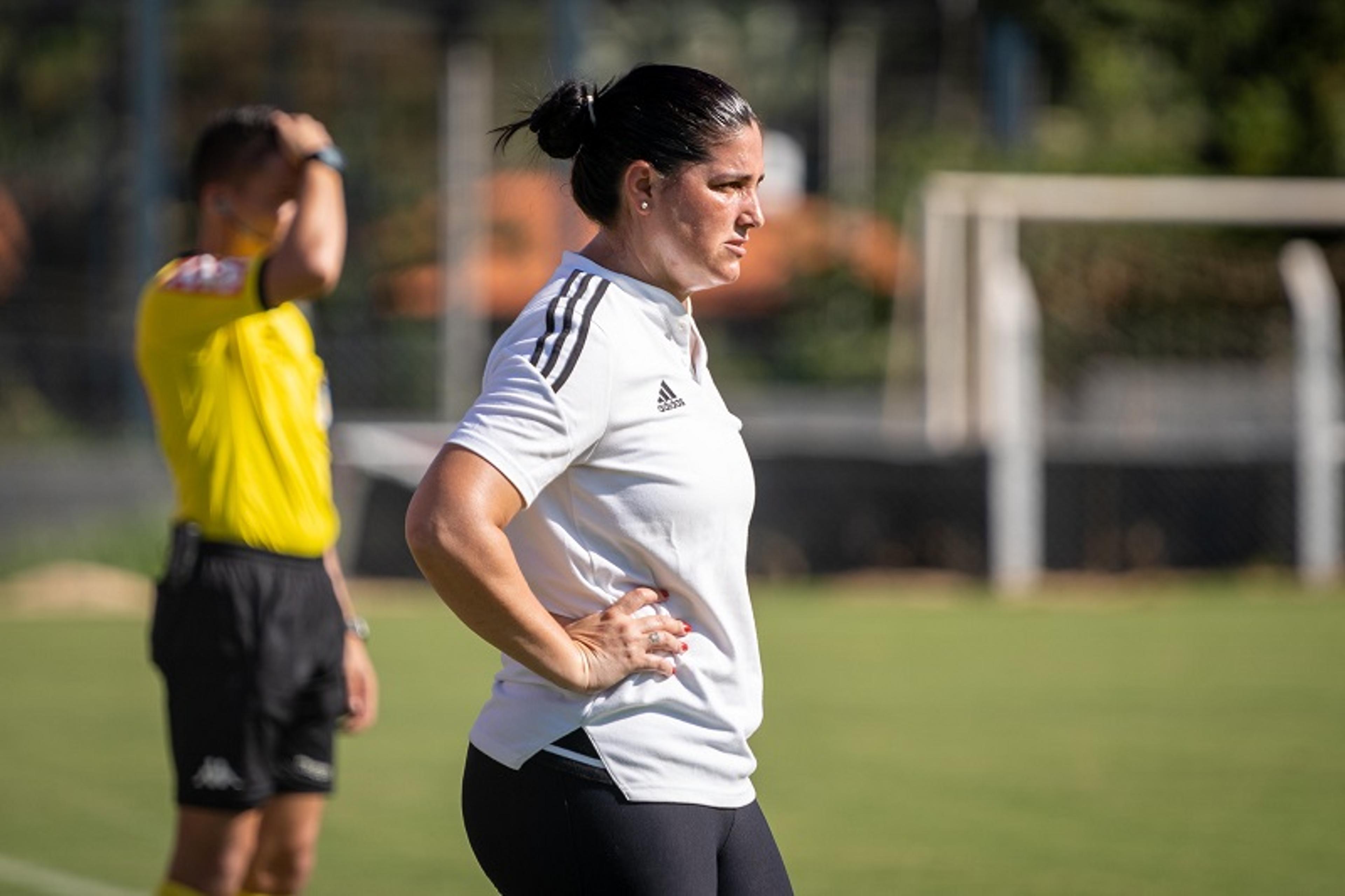 Lindsay Camila deixa o comando técnico do time feminino do Atlético-MG