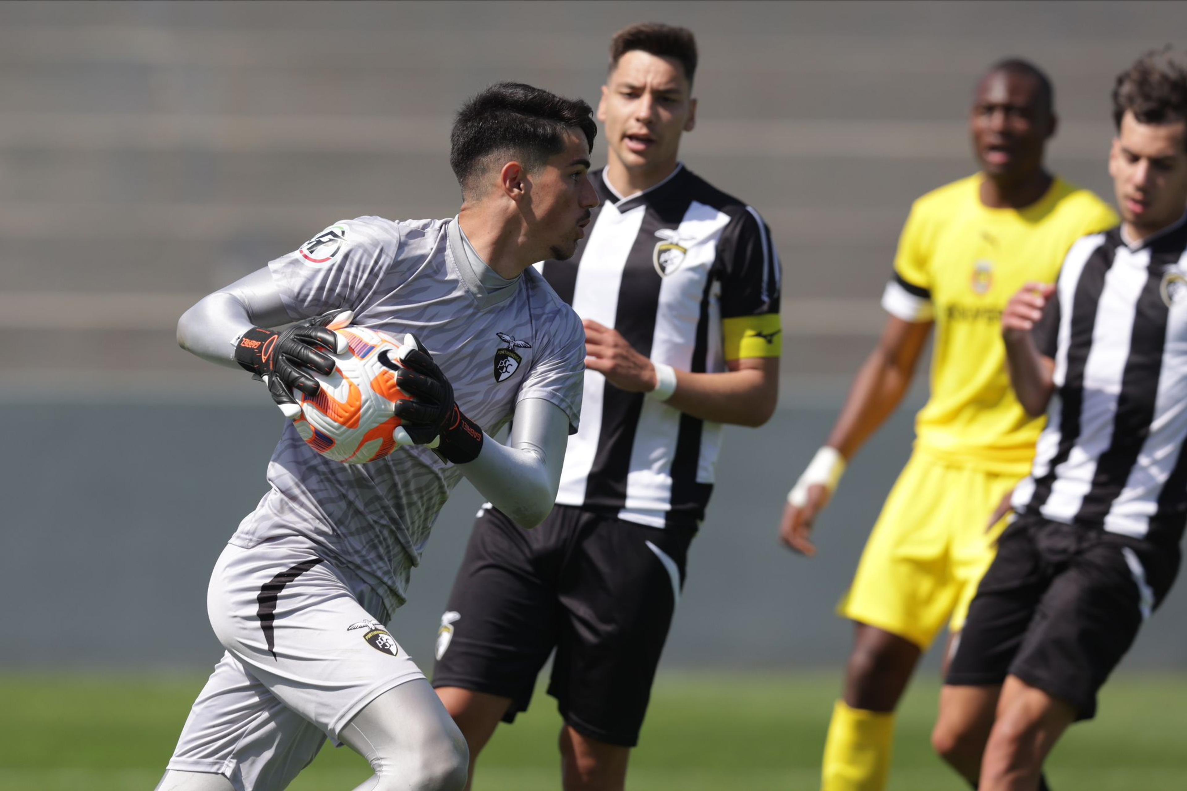 Goleiro pertencente ao Bahia dá linda assistência em Portugal