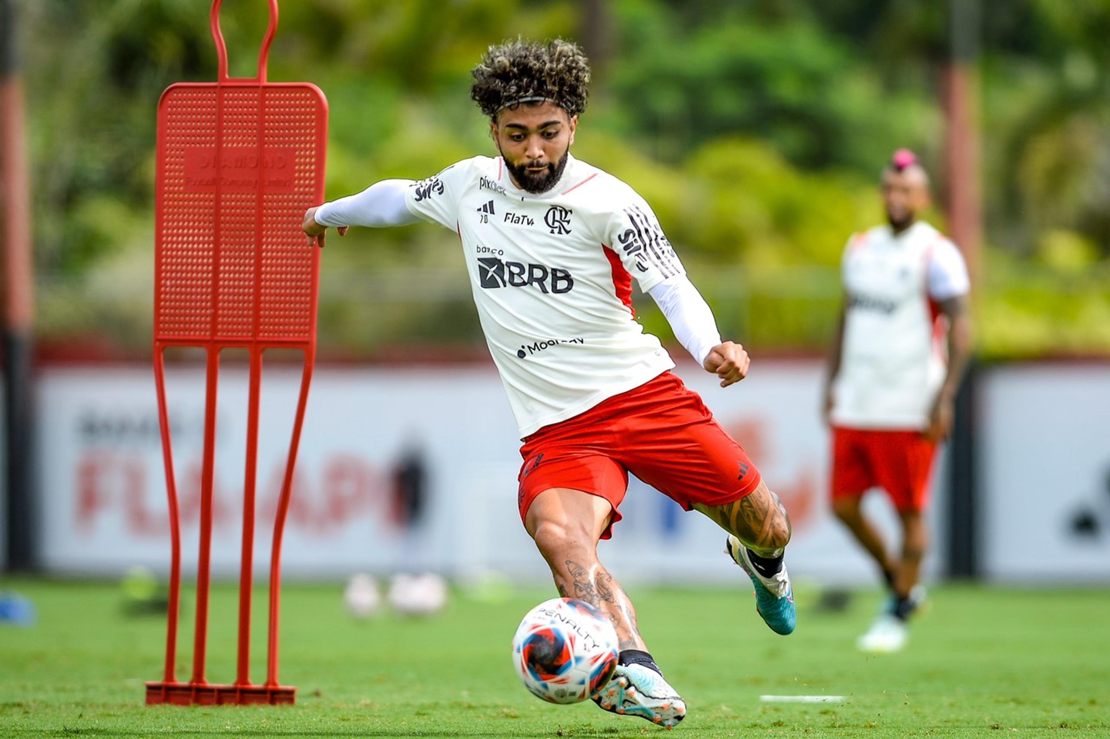 Gabigol recebe o terceiro cartão amarelo e desfalca o Flamengo contra o Goiás pelo Brasileirão