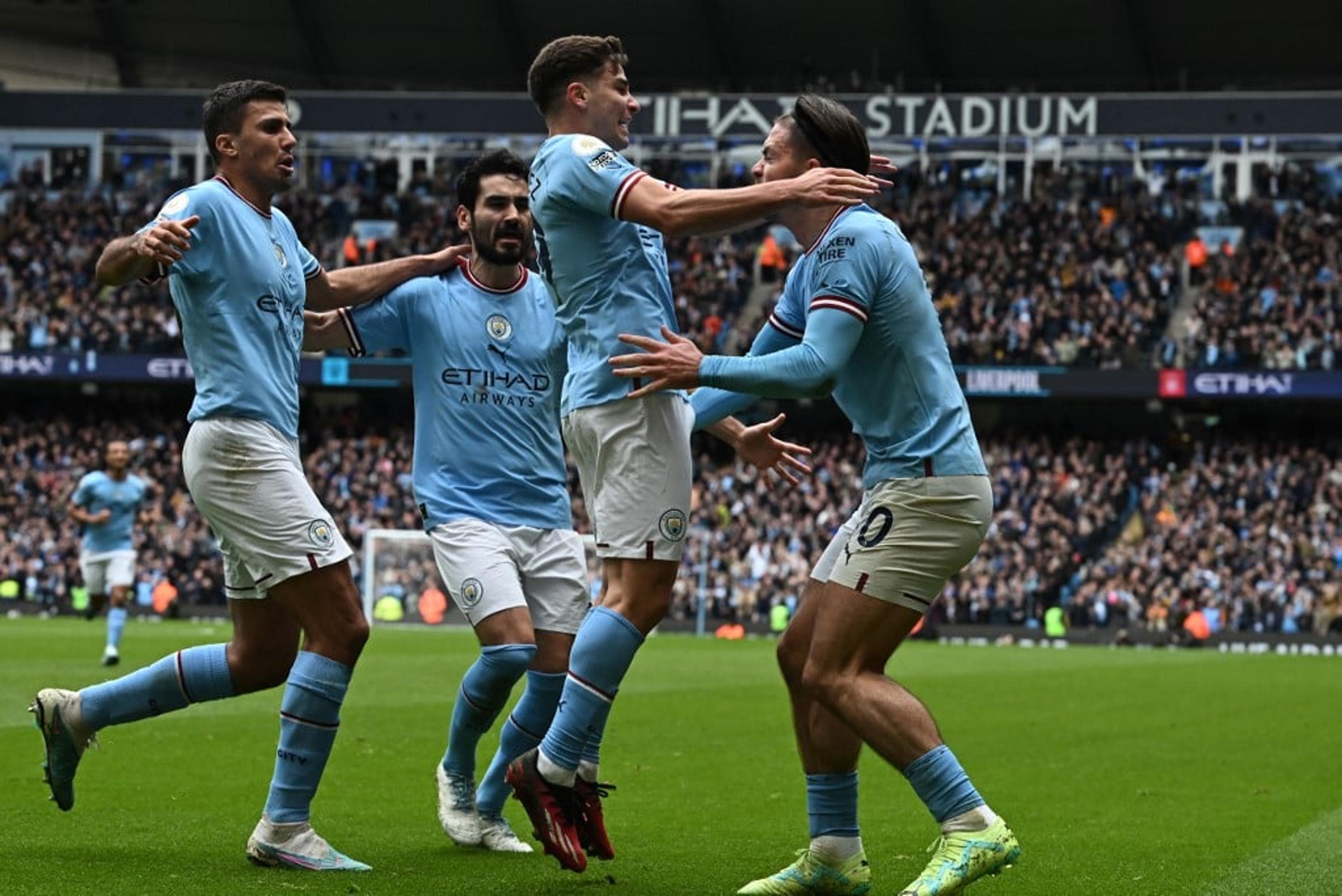 Quarteto brilha, e Manchester City goleia Liverpool em clássico pela Premier League