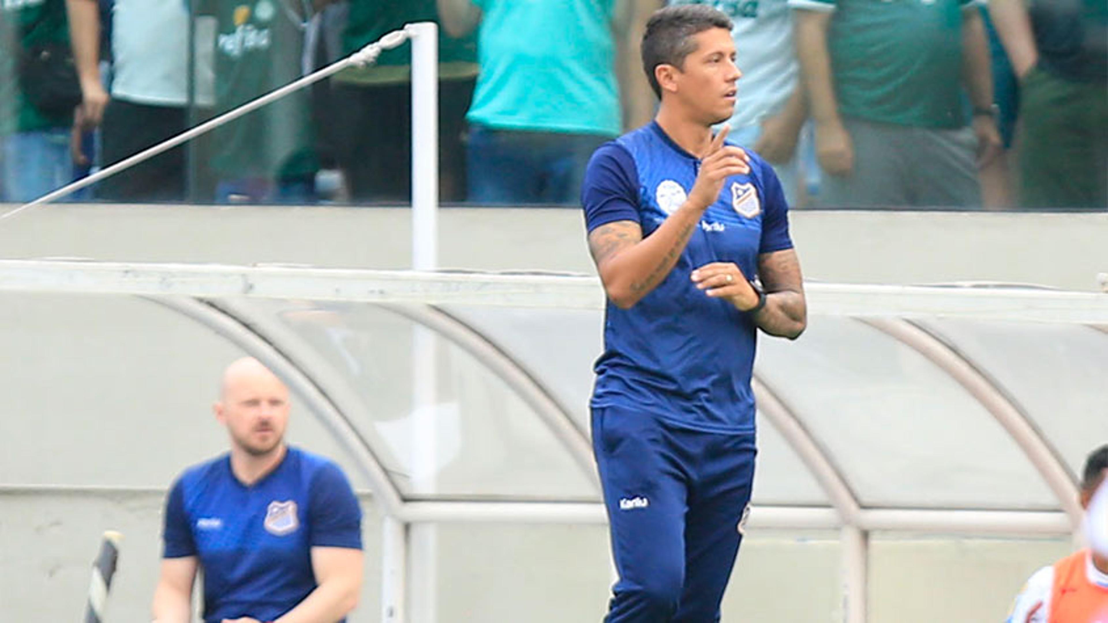 Técnico do Água Santa revela papo quente antes de vitória sobre o Palmeiras e vê final do Paulistão aberta