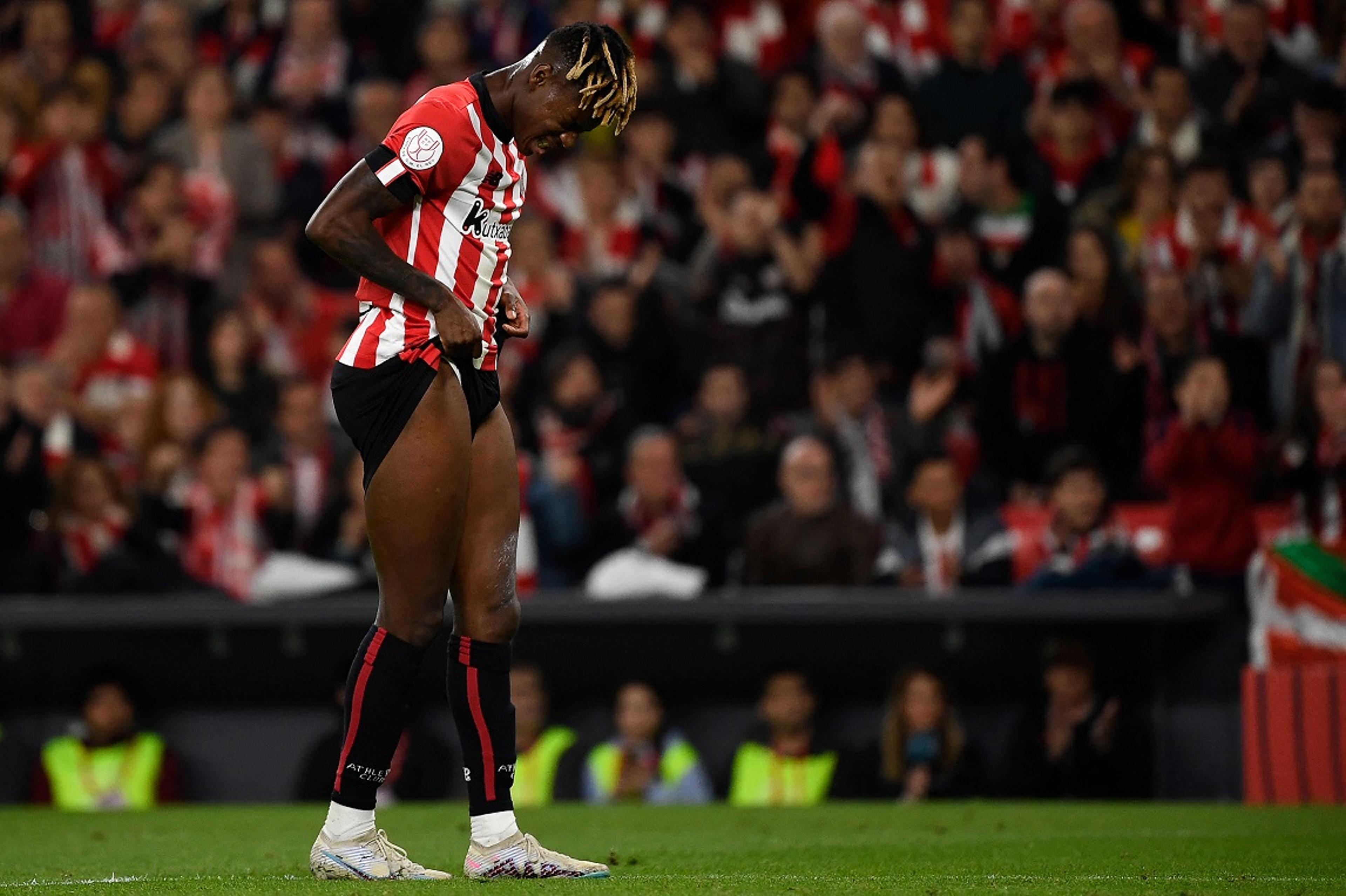 Jogador do Athletic Bilbao sofre racismo em jogo de La Liga, e Vini Jr demonstra apoio: ‘Até quando?’