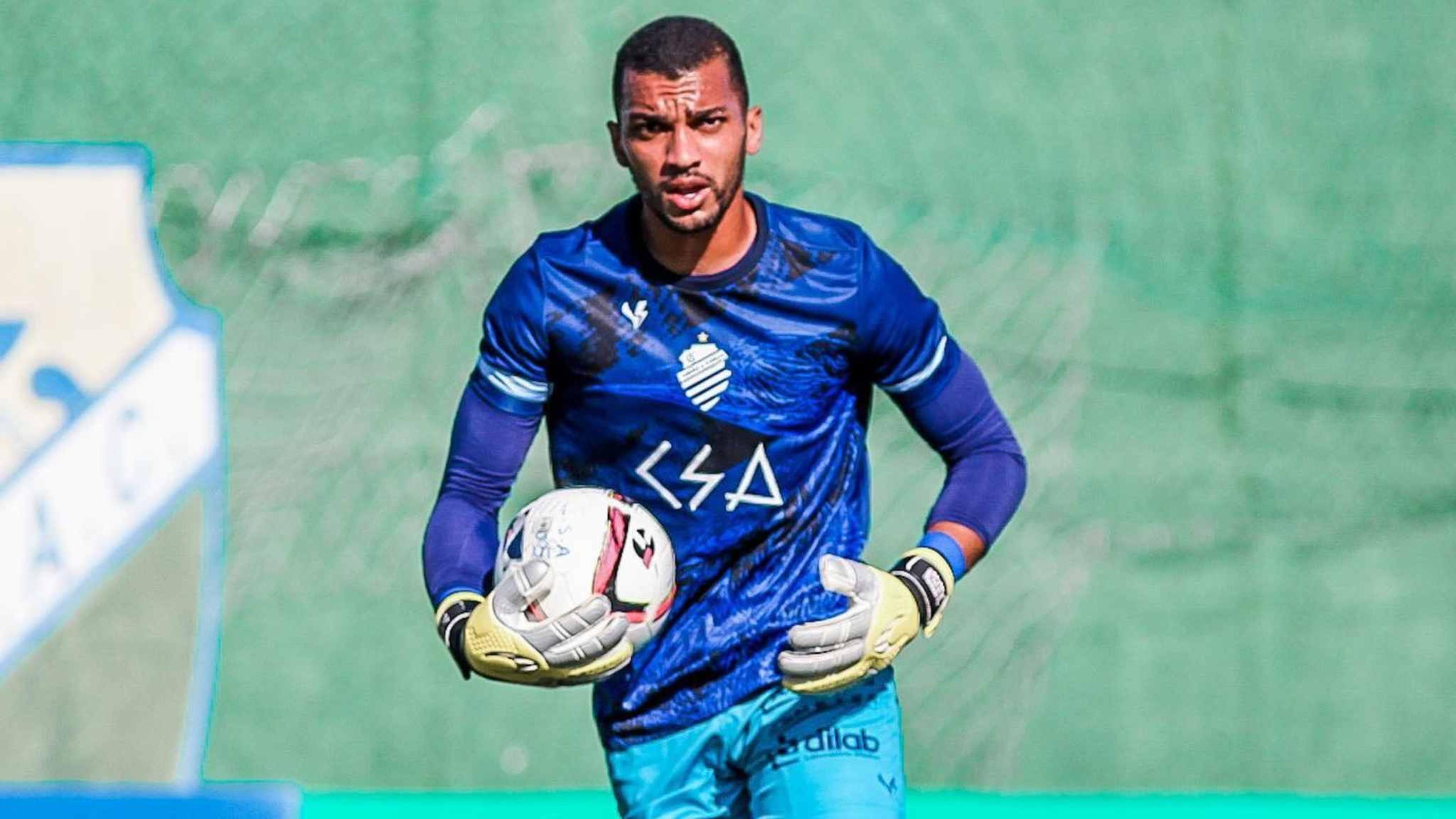 Após período sem jogos, goleiro do CSA avalia preparação e projeta partida contra o Internacional