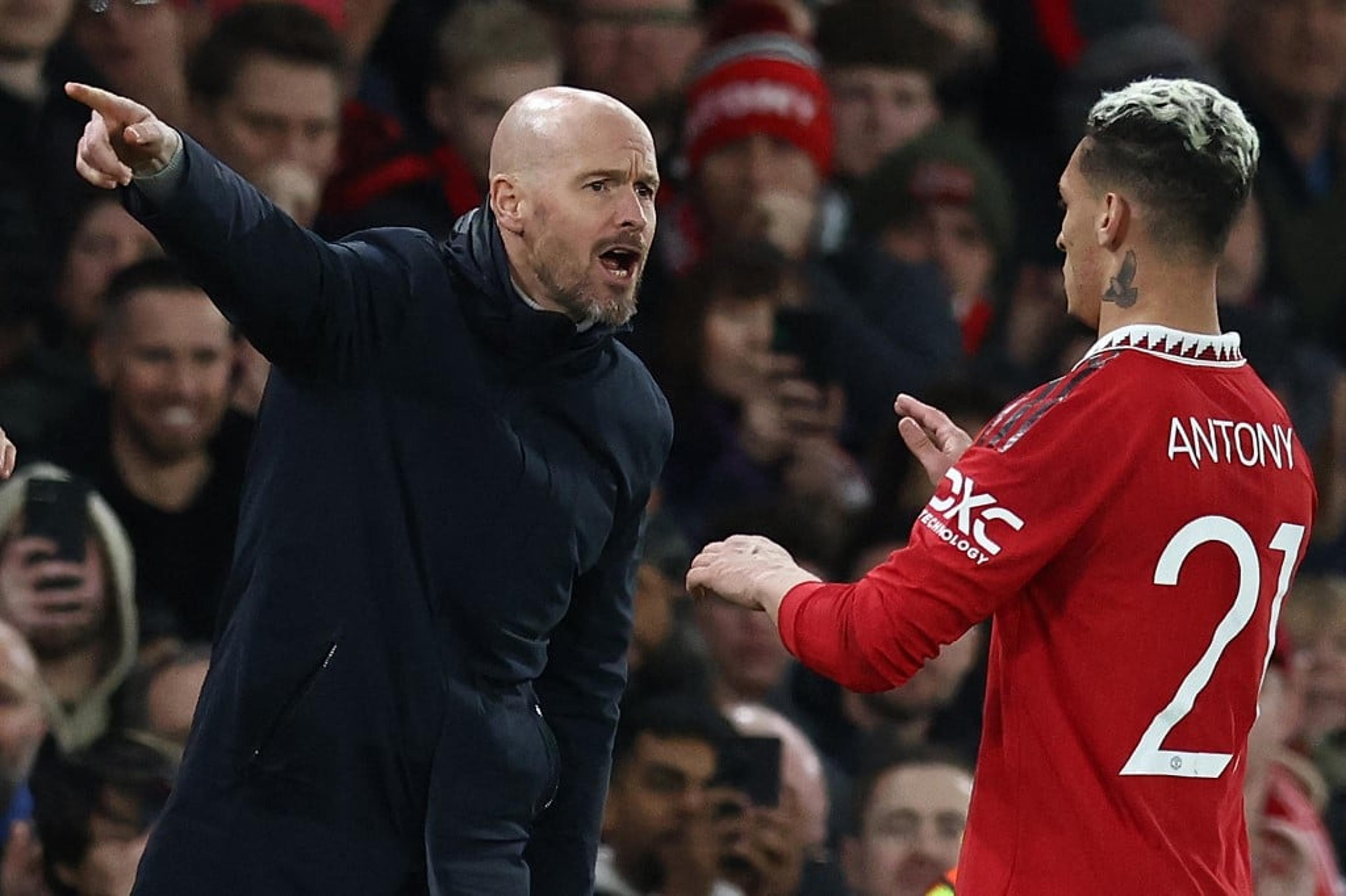 Ten Hag coloca pressão em Antony e define critérios para conquistar espaço no Manchester United