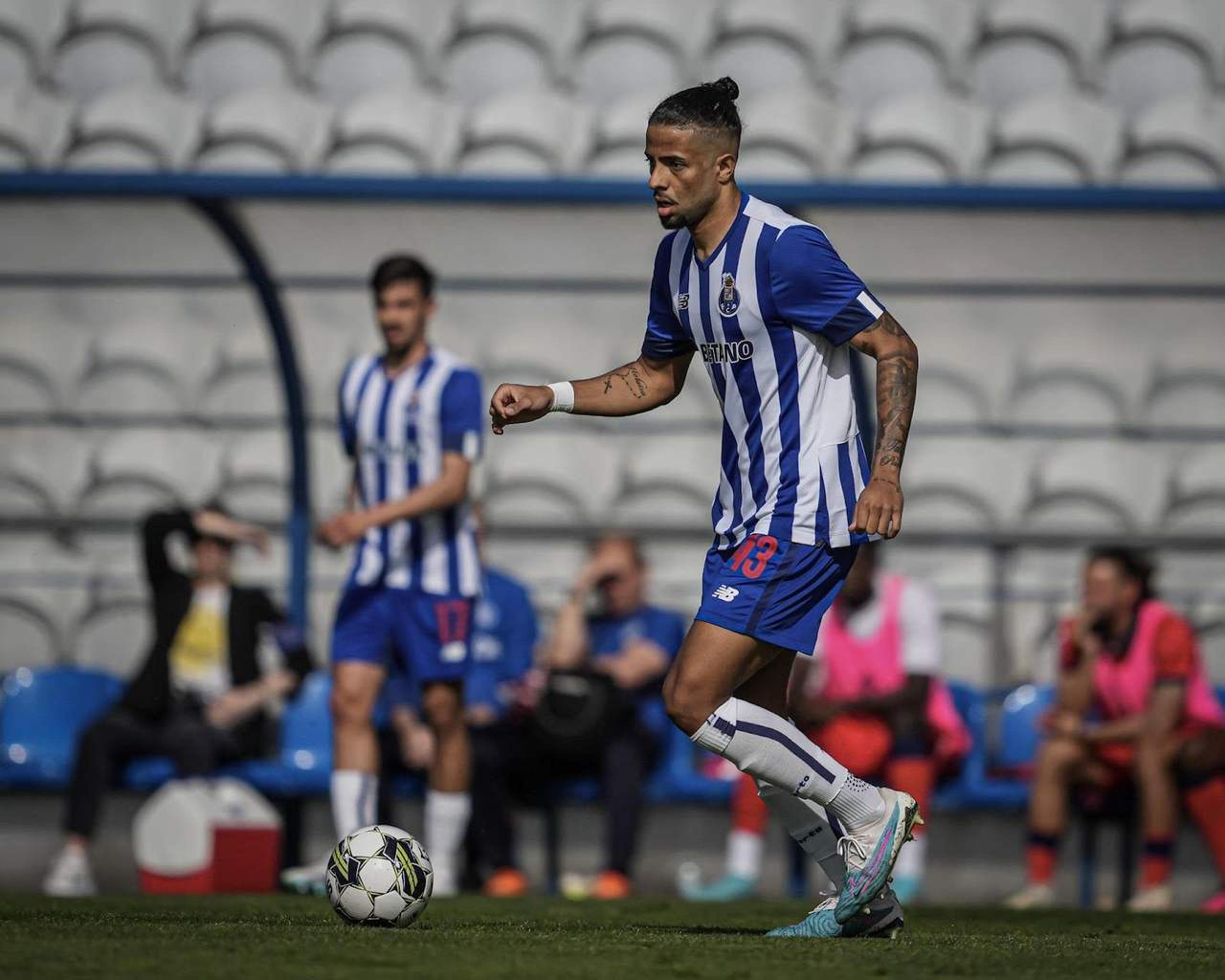 João Marcelo supera em gols os zagueiros do Porto na temporada