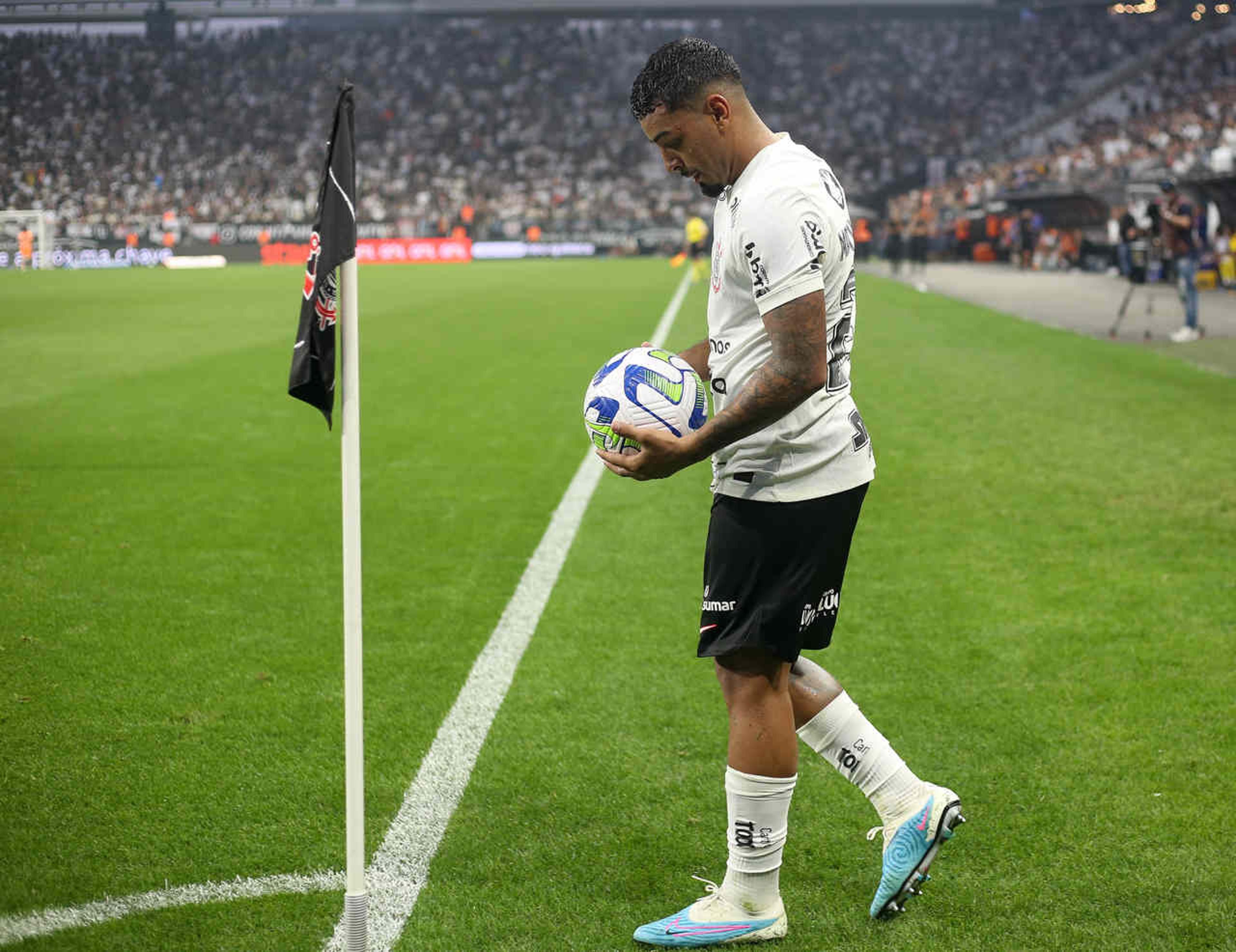 Bidu acumula boa sequência como titular, e Corinthians pode pensar em compra de metade dos direitos do lateral