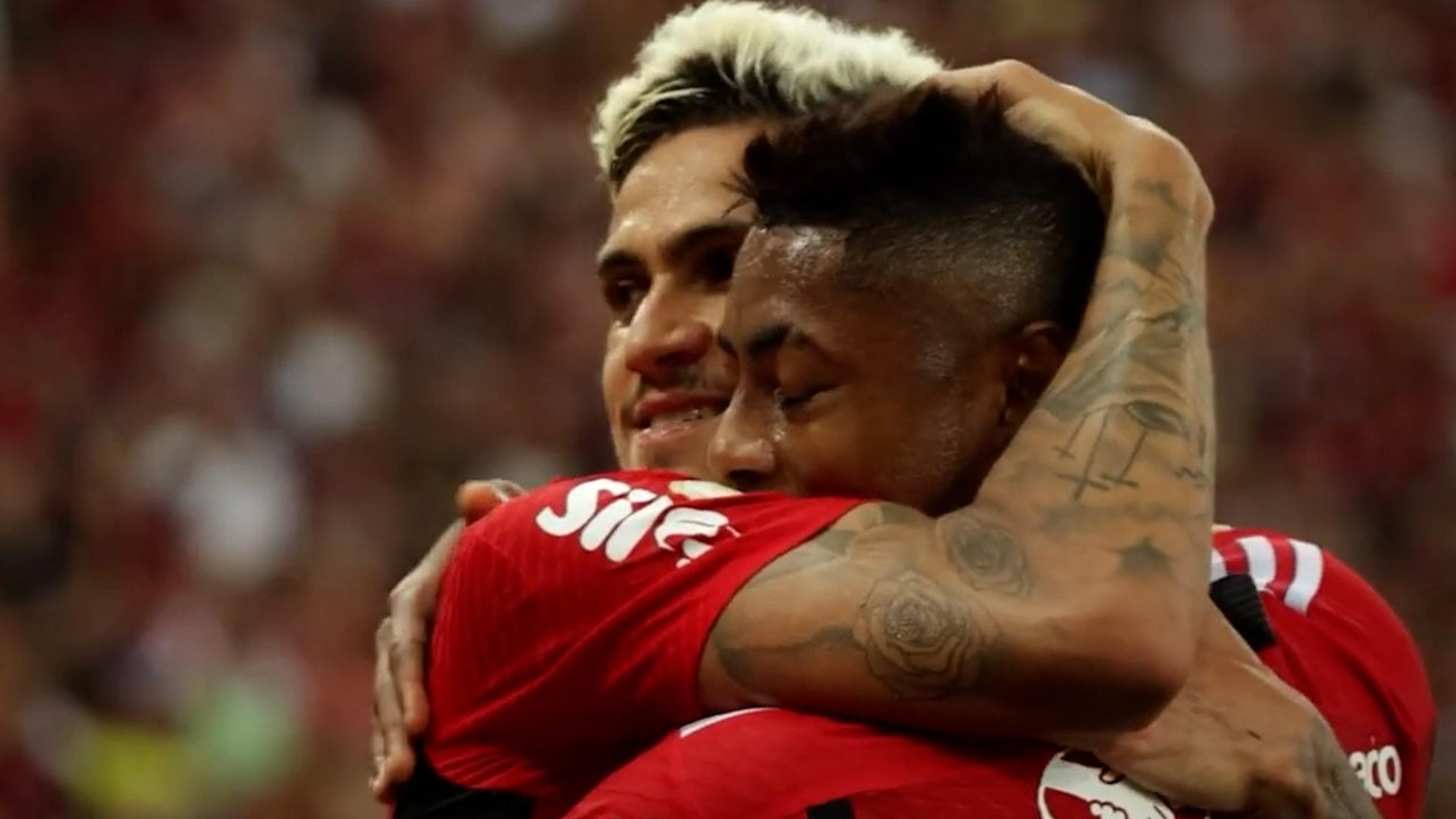 VÍDEO: Bruno Henrique é festejado por elenco do Flamengo e dá discurso emocionante