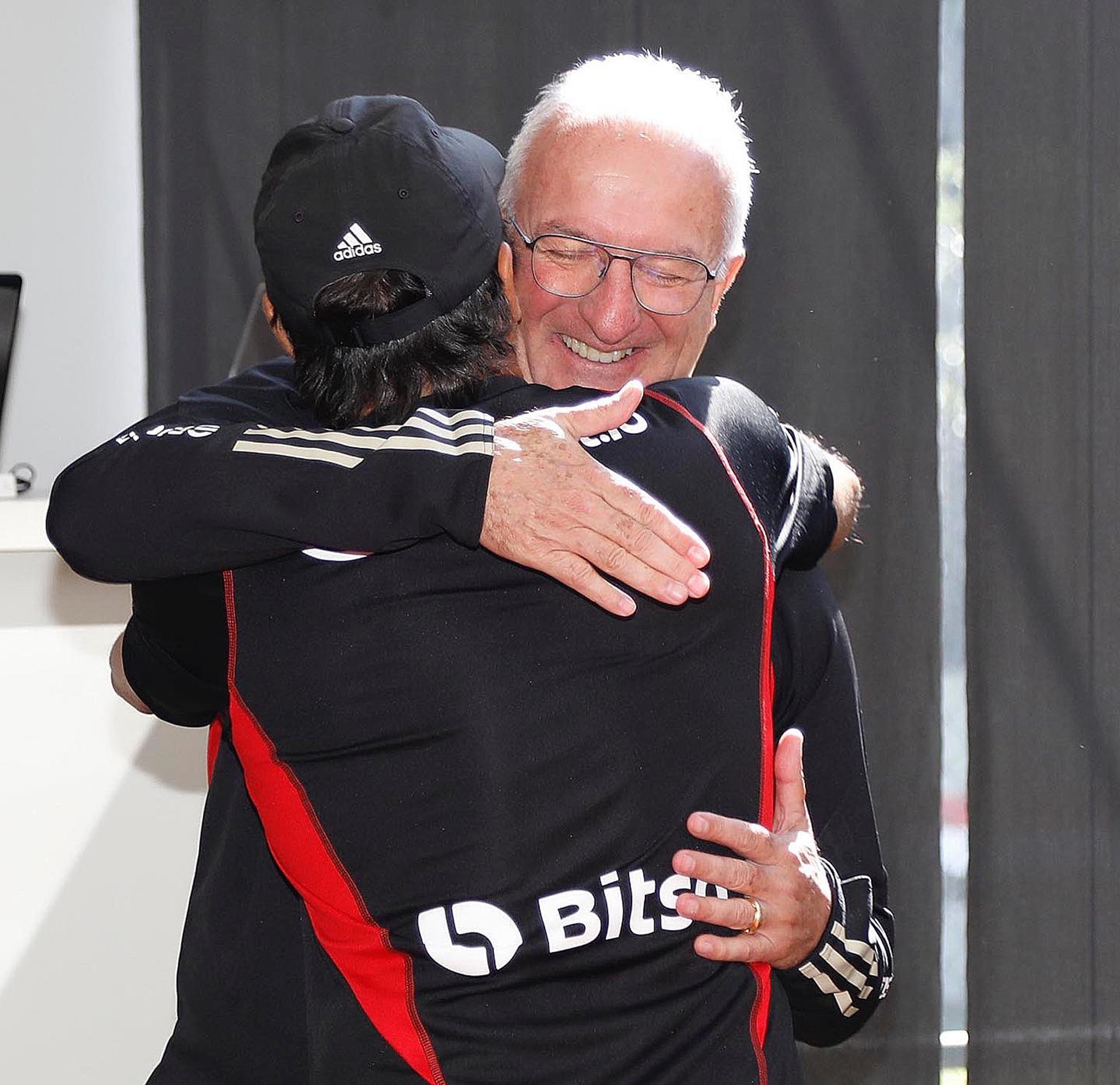 Dorival critica procura por técnico estrangeiro para a Seleção Brasileira após assumir o São Paulo