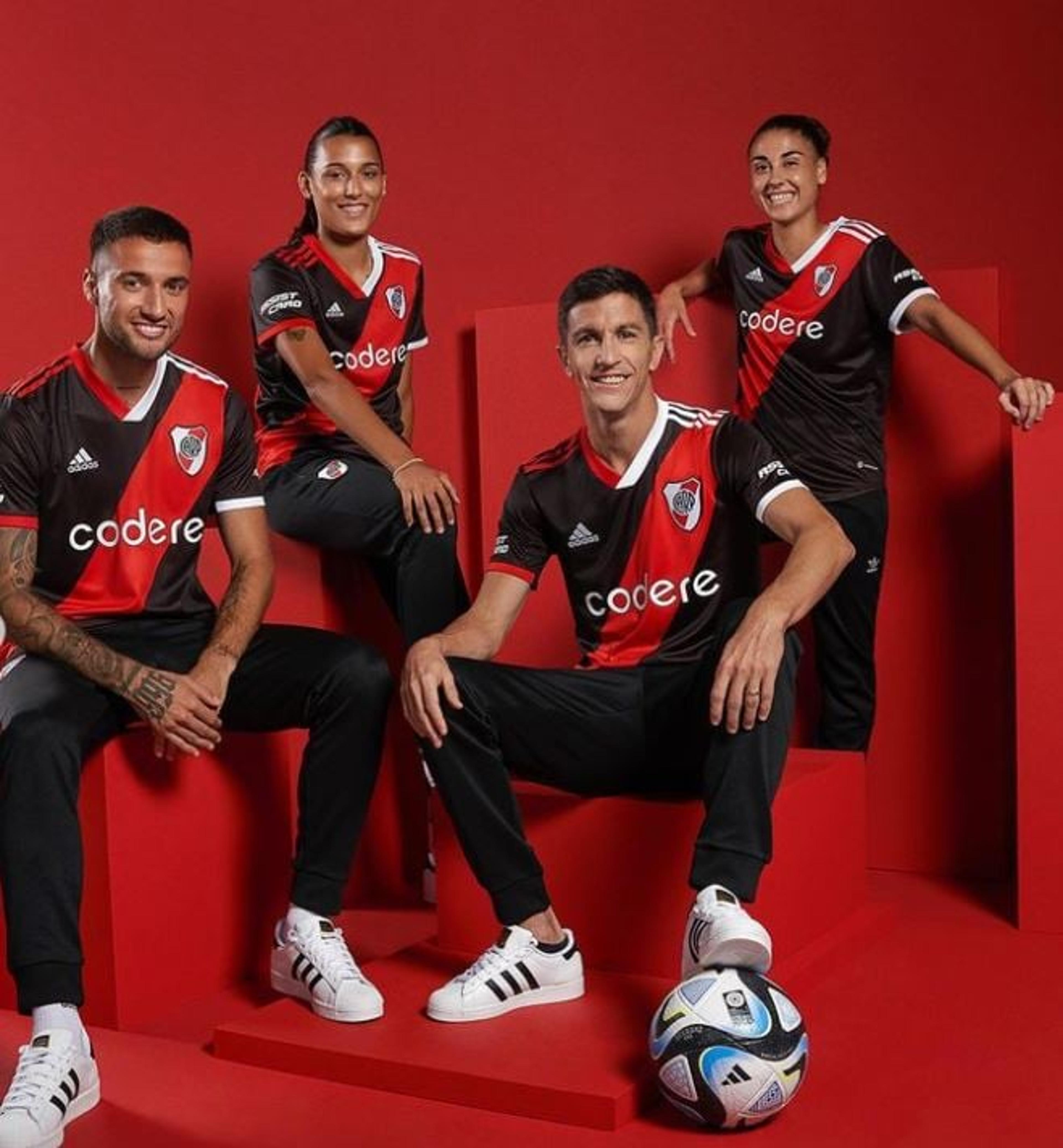 Torcida do River Plate fica eufórica com nova camisa