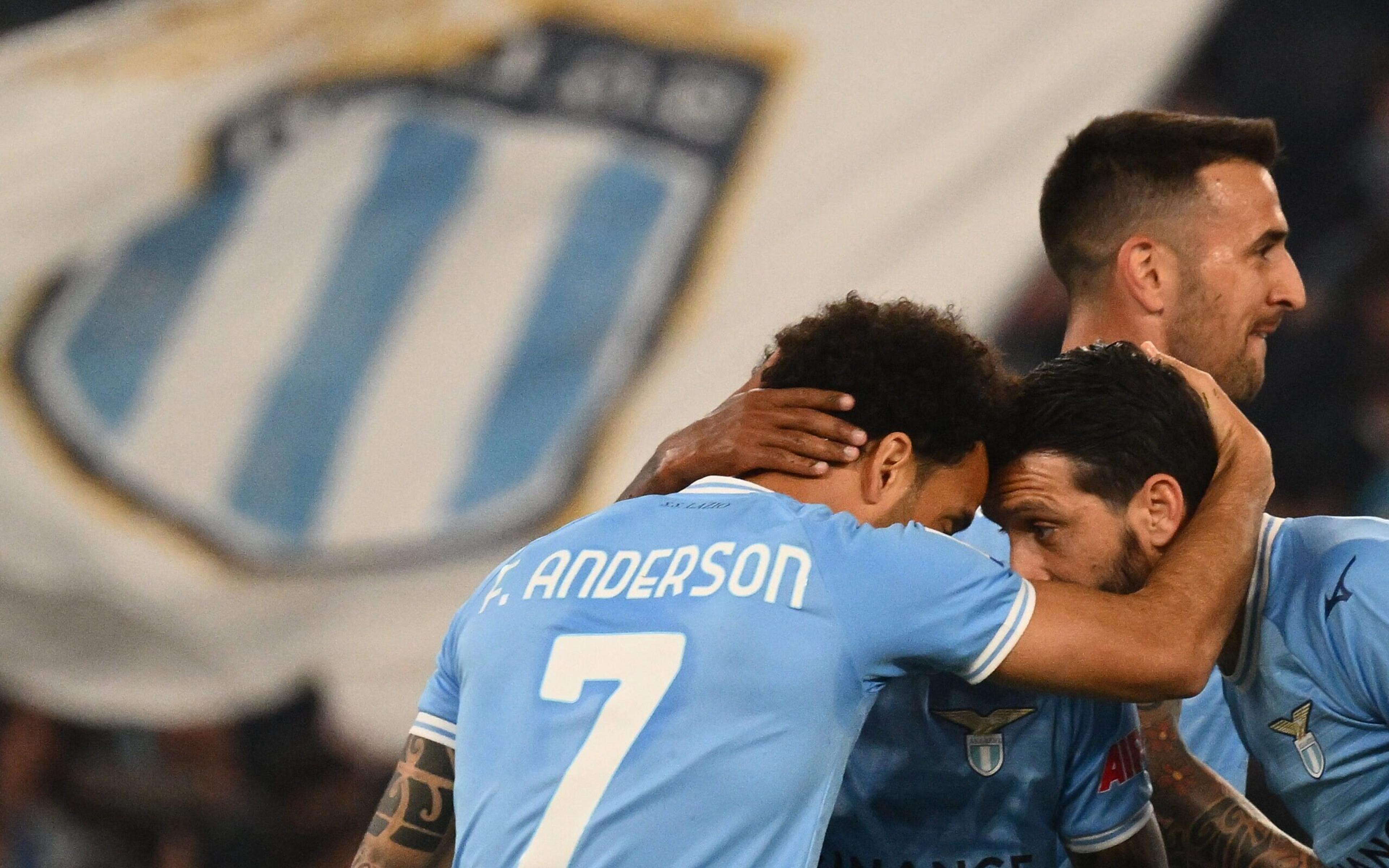 Felipe Anderson marca, Lazio vence Sassuolo e adia título do Napoli no Italiano