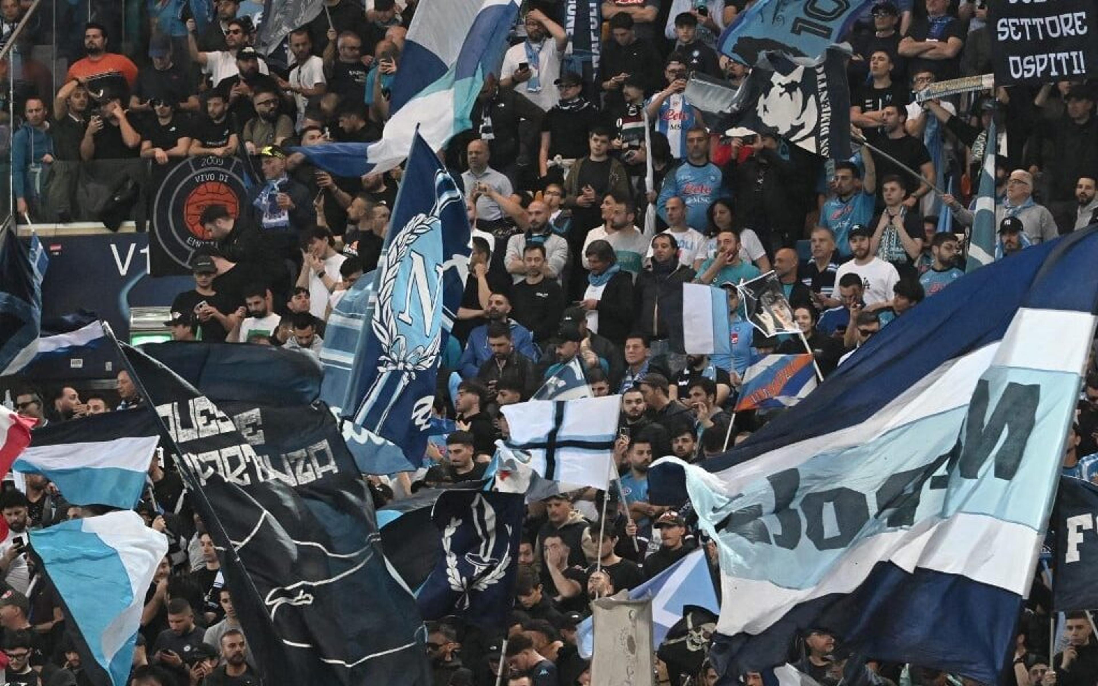 Em jogo do possível título, torcida do Napoli invade estádio da Udinese